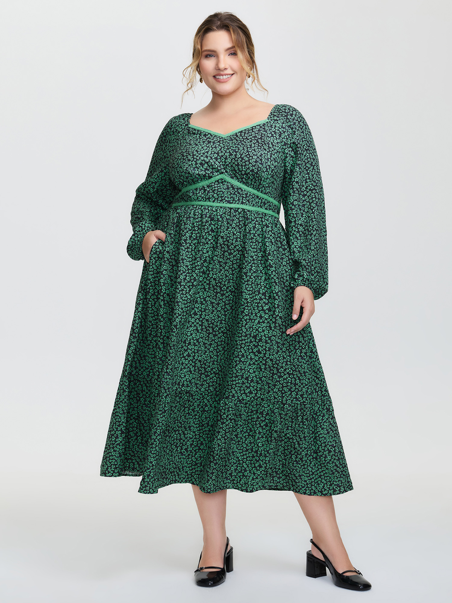 BloomChic Women's Plus Size Floral Lace Trim Cinched-Waist Maxi Dress Black Ditsy Floral Midi Everyday-Elegant Colorblock 10/M