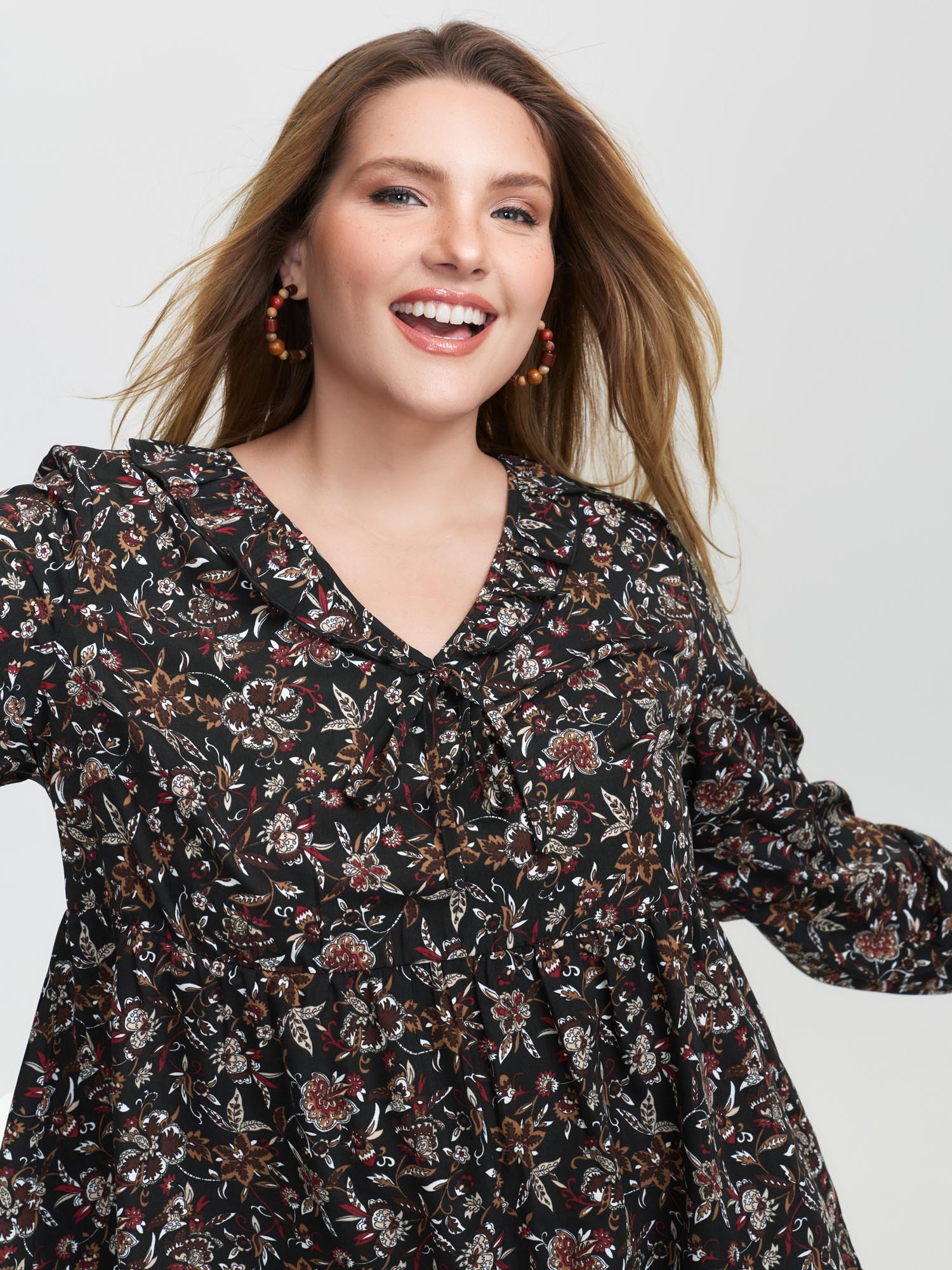 BloomChic Women's Plus Size Floral Print Ruffled Neck Blouse Black Floral Vacation Extra Long Sleeve 10/M