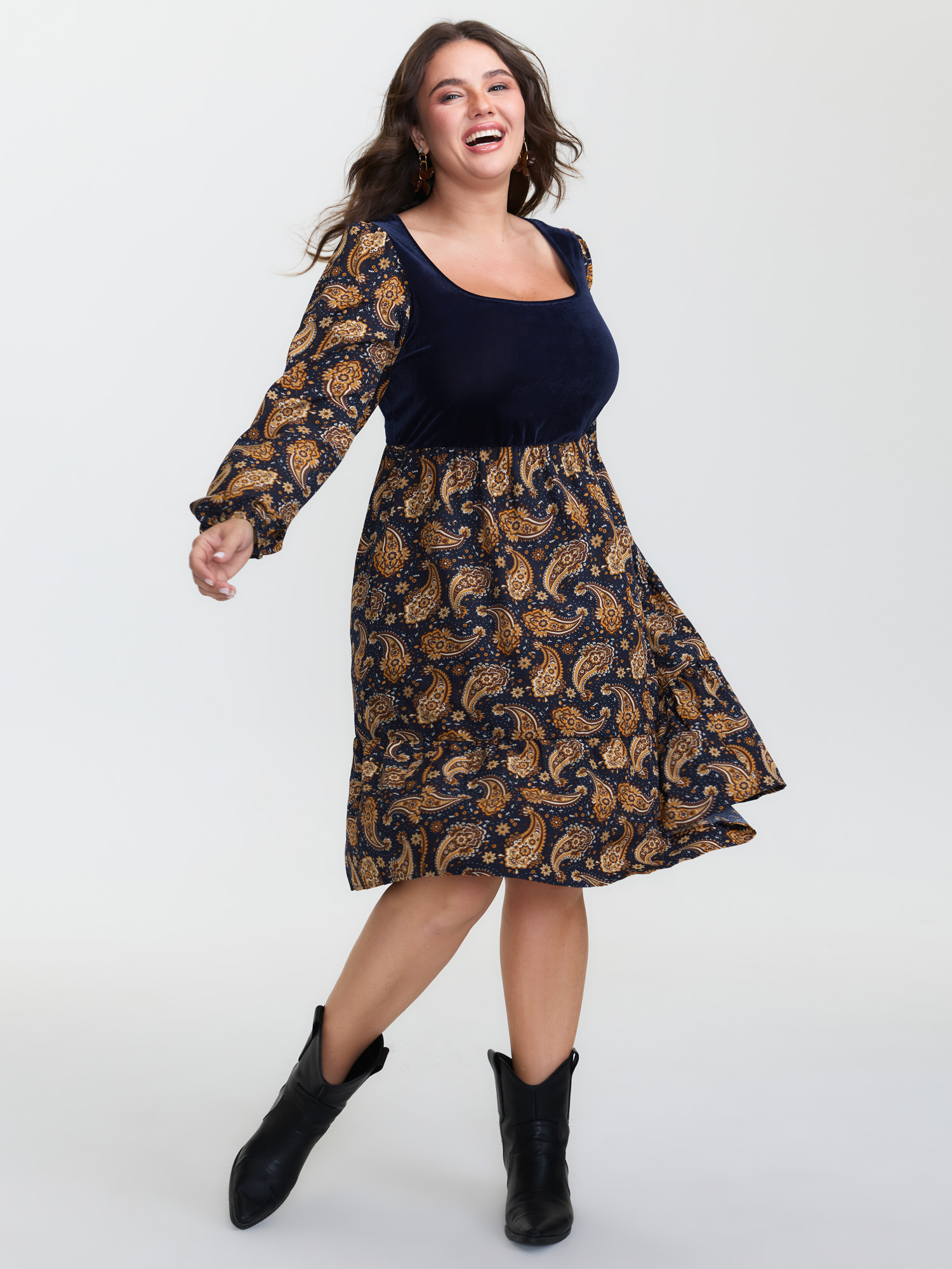 BloomChic Women's Plus Size Velvet Paisley Print Spliced Midi Dress Indigo Paisley Knee Vacation Colorblock 22-24/3X