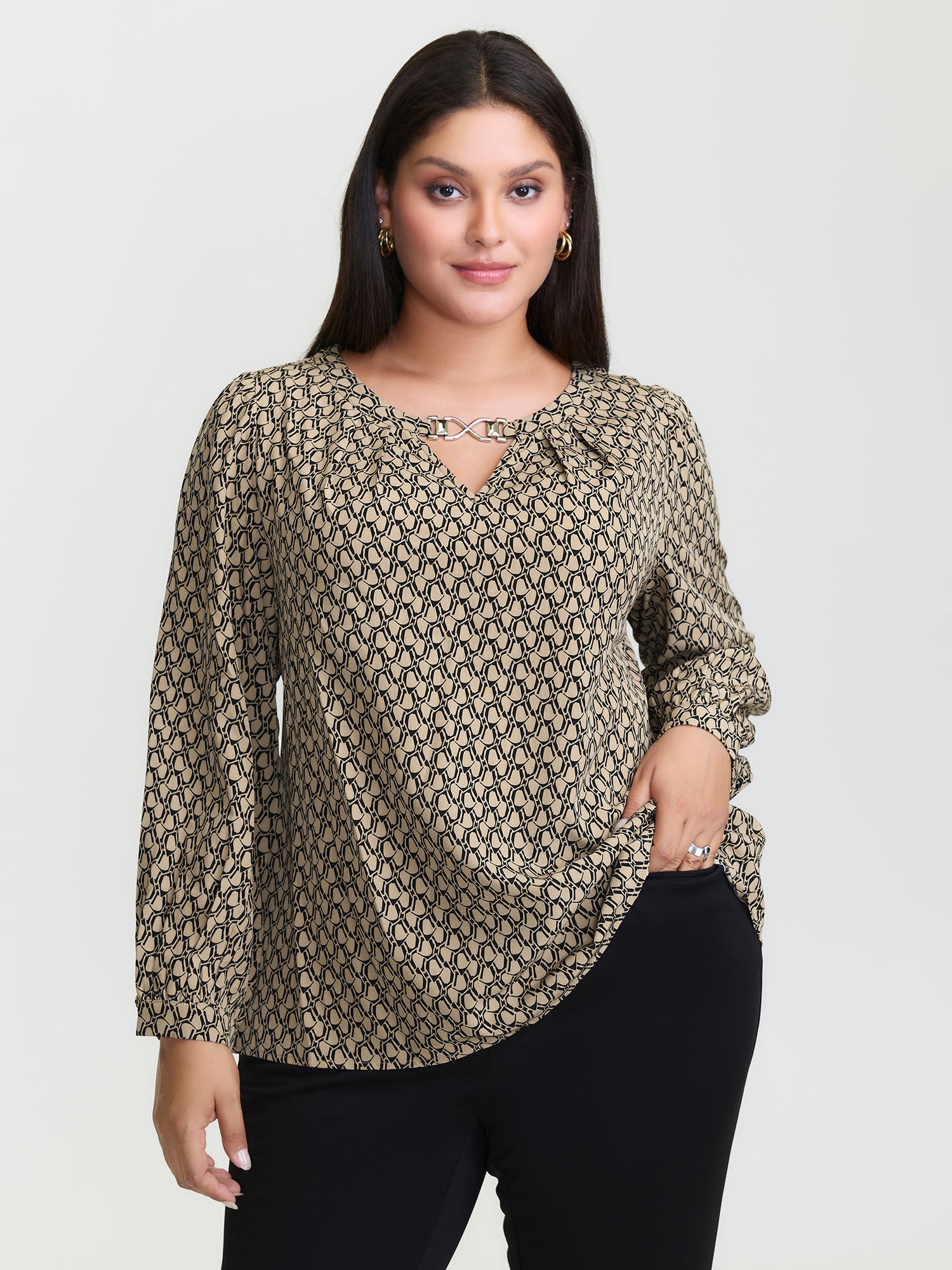 BloomChic Women's Plus Size Retro Geometric Print Metallic Detail Blouse Tan Geometric Office Extra Long Sleeve 10/M
