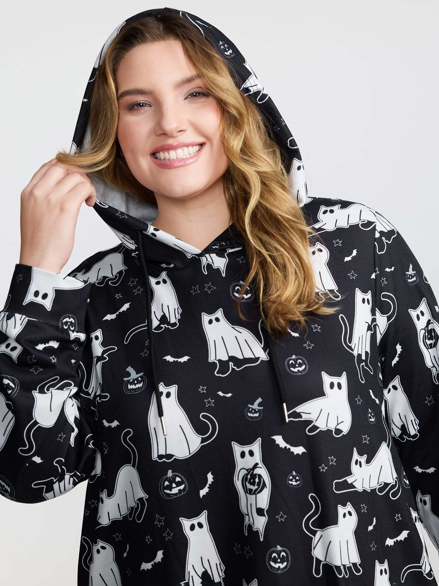 Side view of BloomChic Women's Plus Size Pumpkin Cat Print Hooded Midi Lounge Dress BlackFlower Knee 30/6X