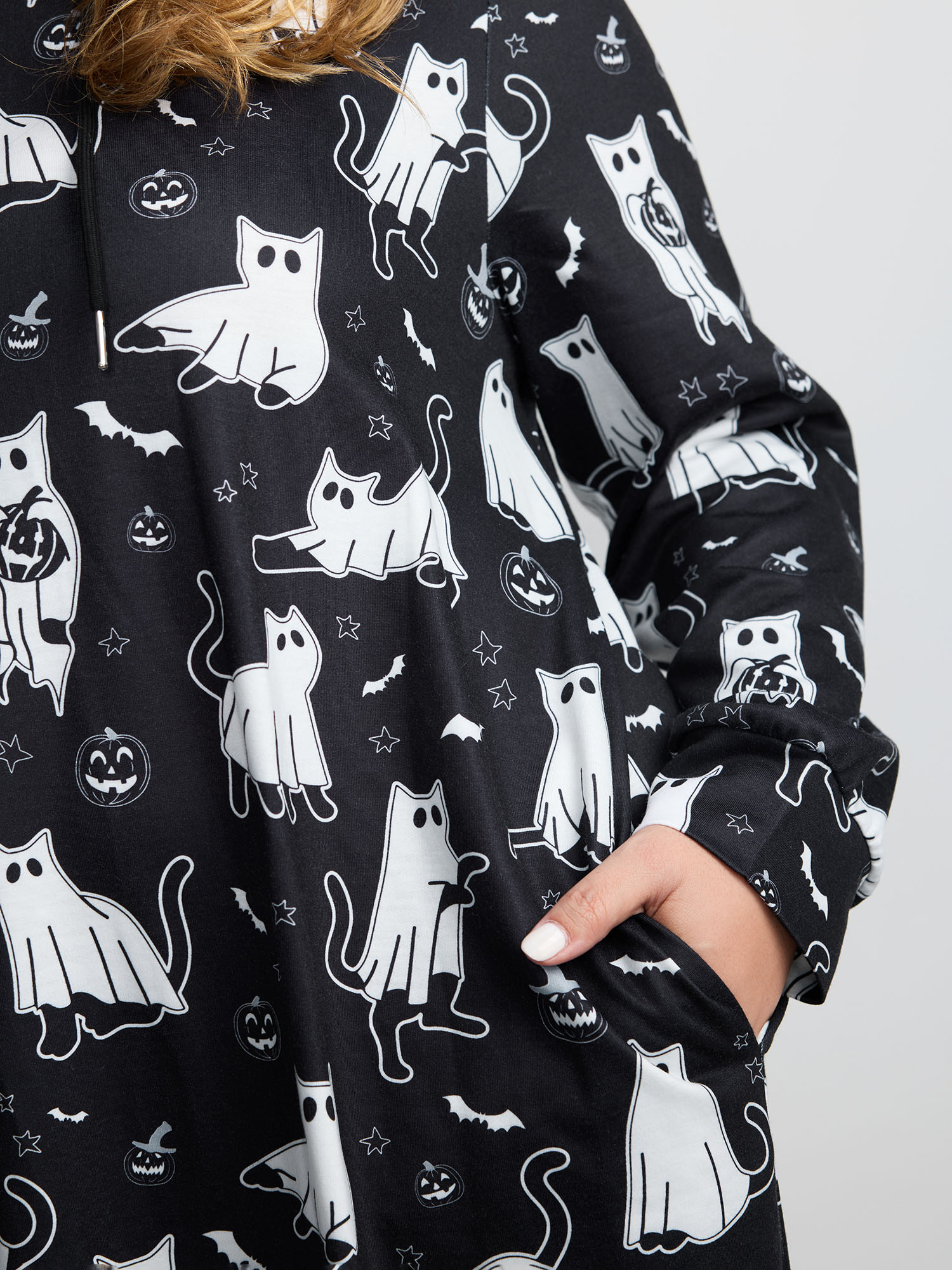 Side view of BloomChic Women's Plus Size Pumpkin Cat Print Hooded Midi Lounge Dress BlackFlower Knee 30/6X