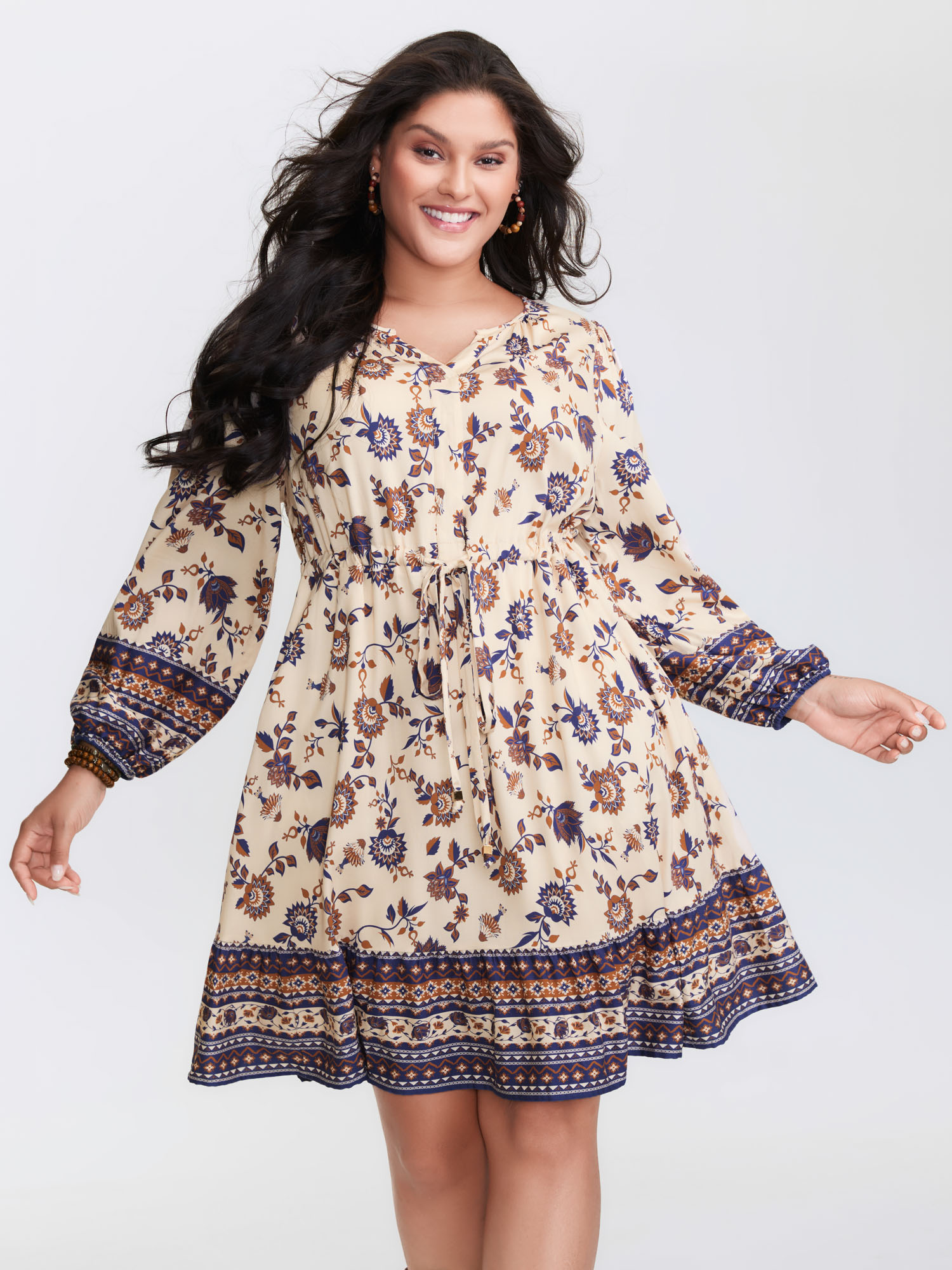 BloomChic Women's Plus Size Floral Print Adjustable Waist Mini Dress Beige Bohemian print Short Vacation 10/M