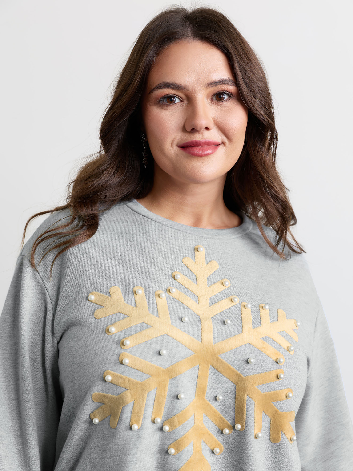 BloomChic Women's Plus Size Sequin Snowflake Round Neck Sweatshirt LightGray Everyday-Casual 10/M
