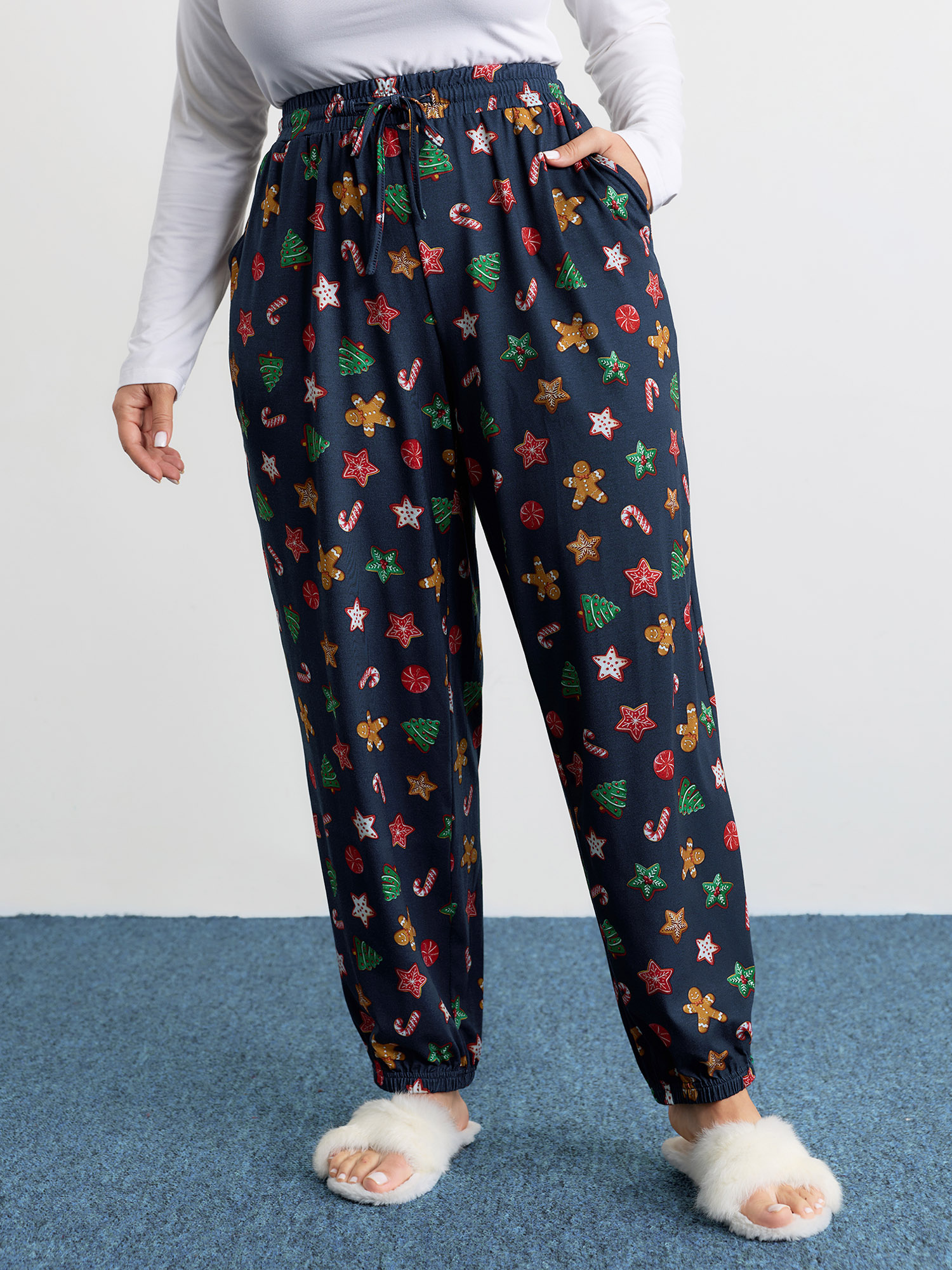 BloomChic Women's Plus Size Colorful Holiday Print Pants Multicolor Tapered ankle Mid Rise 10/M