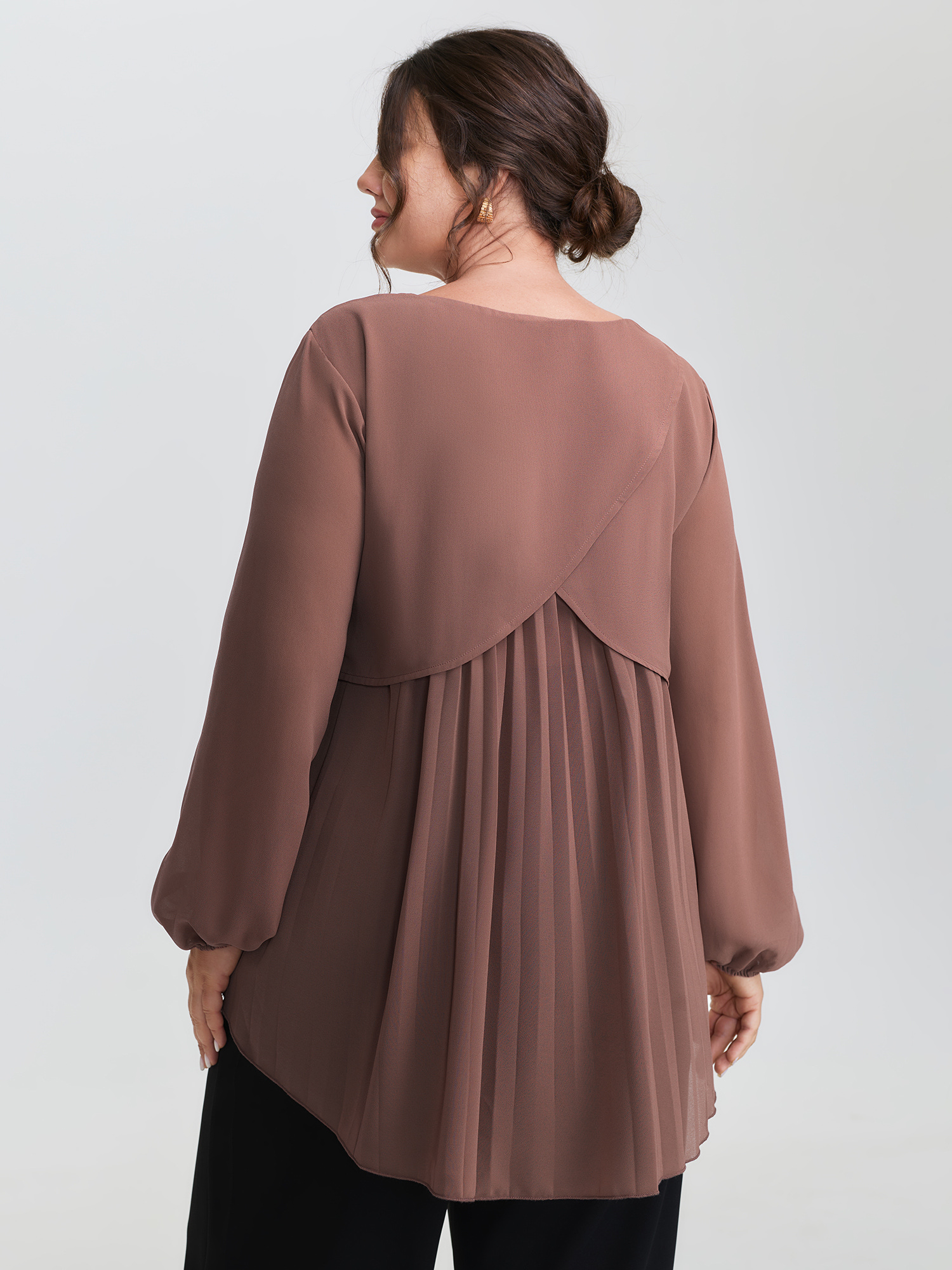 BloomChic Women's Plus Size Chiffon Overlap Back Pleated Blouse Acorn Solid Everyday-Elegant Long Sleeve V-Neck 10/M
