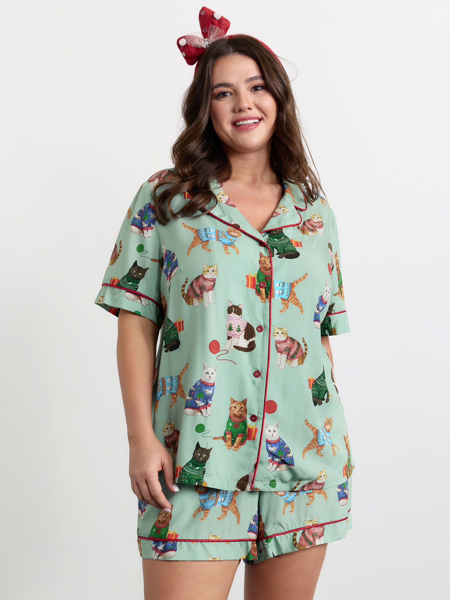 Side view of BloomChic Women's Plus Size Holiday Cats Print Color Contrast Pajama Set Multicolor Christmas 18-20/2X