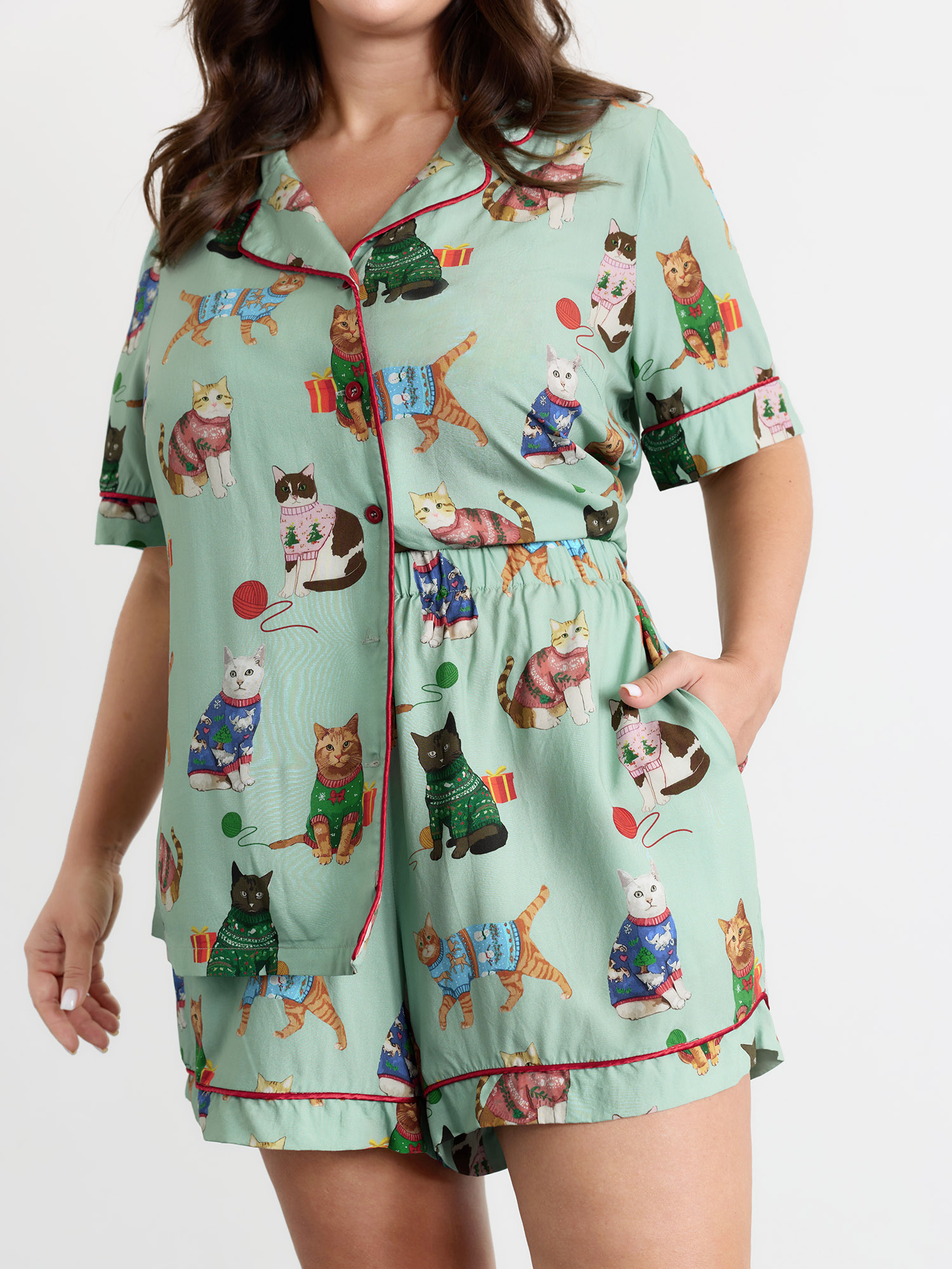 Side view of BloomChic Women's Plus Size Holiday Cats Print Color Contrast Pajama Set Multicolor Christmas 18-20/2X