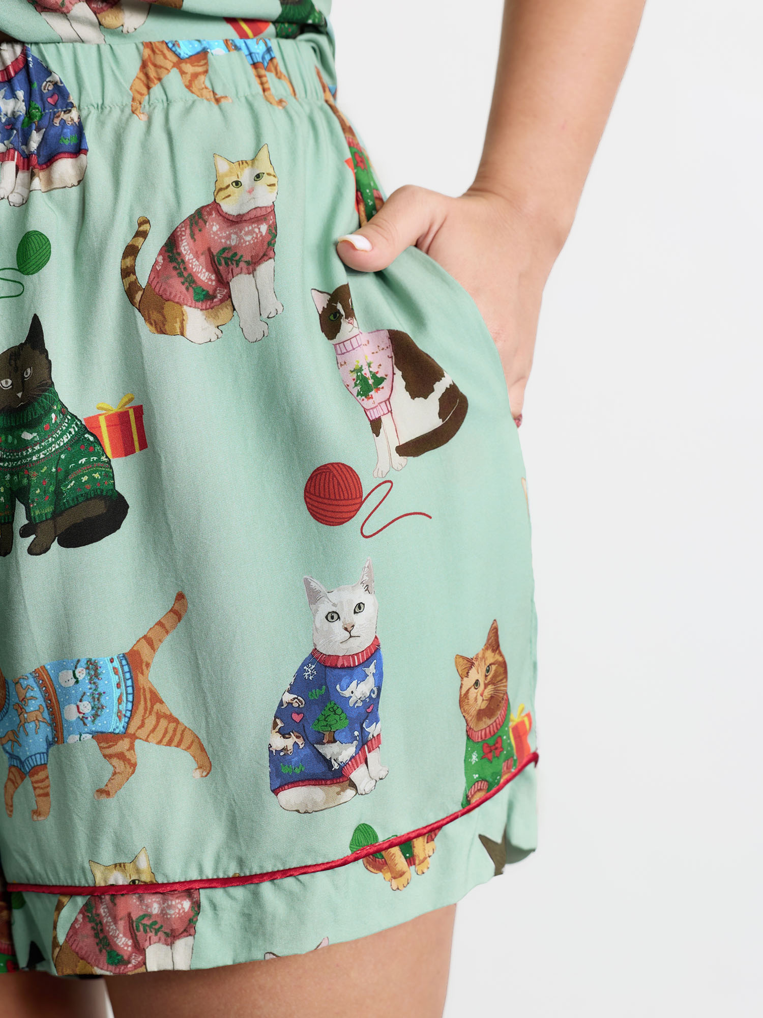 Side view of BloomChic Women's Plus Size Holiday Cats Print Color Contrast Pajama Set Multicolor Christmas 18-20/2X