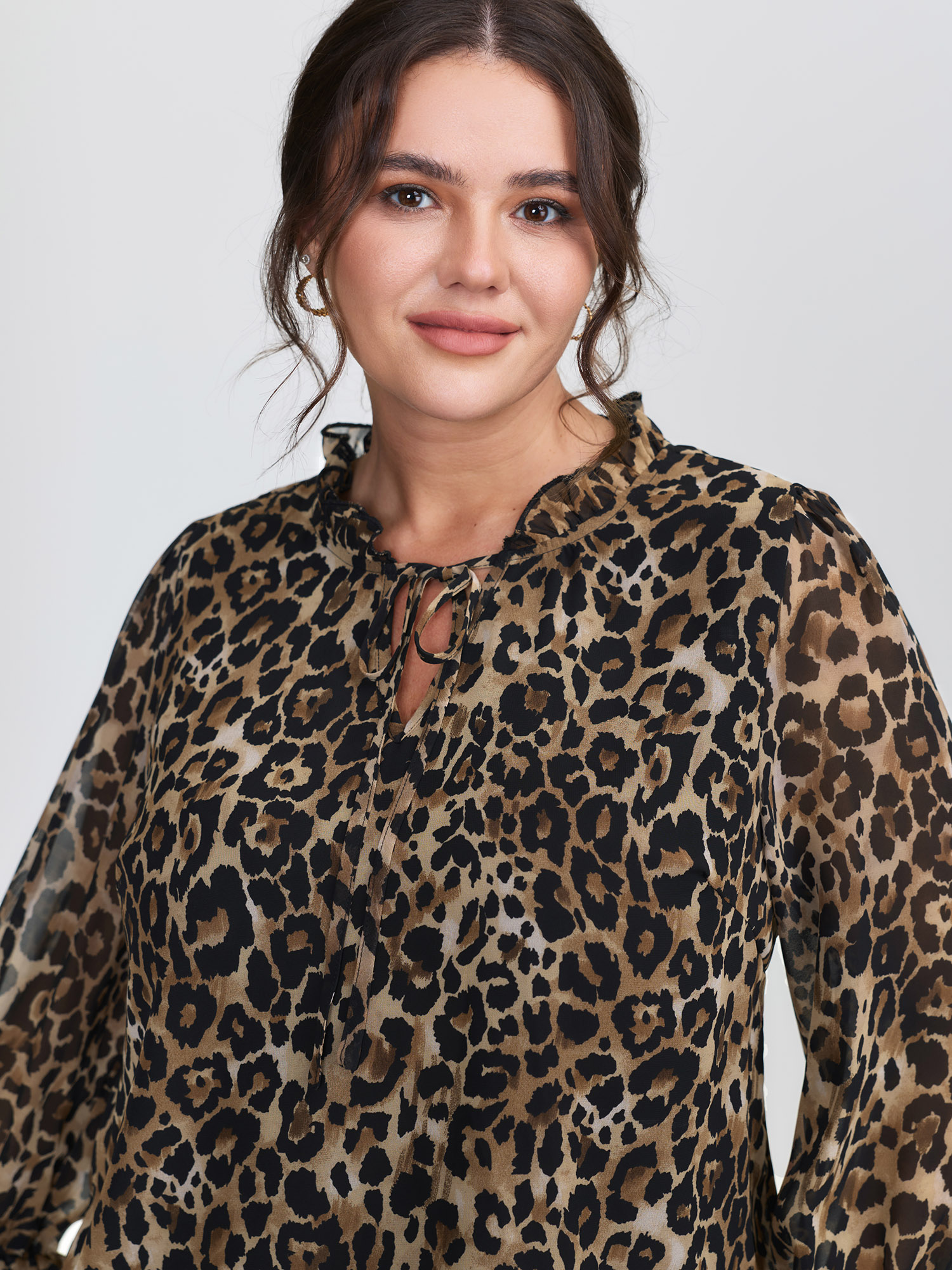 BloomChic Women's Plus Size Leopard Print Ruffled Sleeve Blouse Multicolor Leopard Everyday-Elegant Long Sleeve V-Notch Neck 10/M