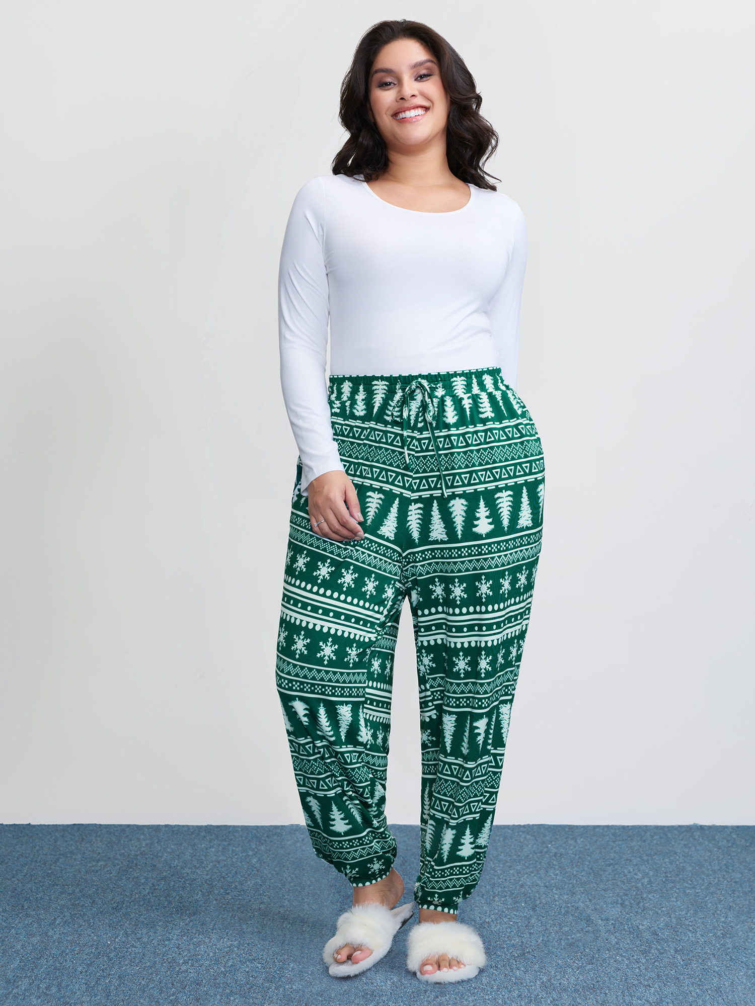 BloomChic Women's Plus Size Holiday Print Drawstring Waist Lounge Bottoms DarkGreen Full 10/M