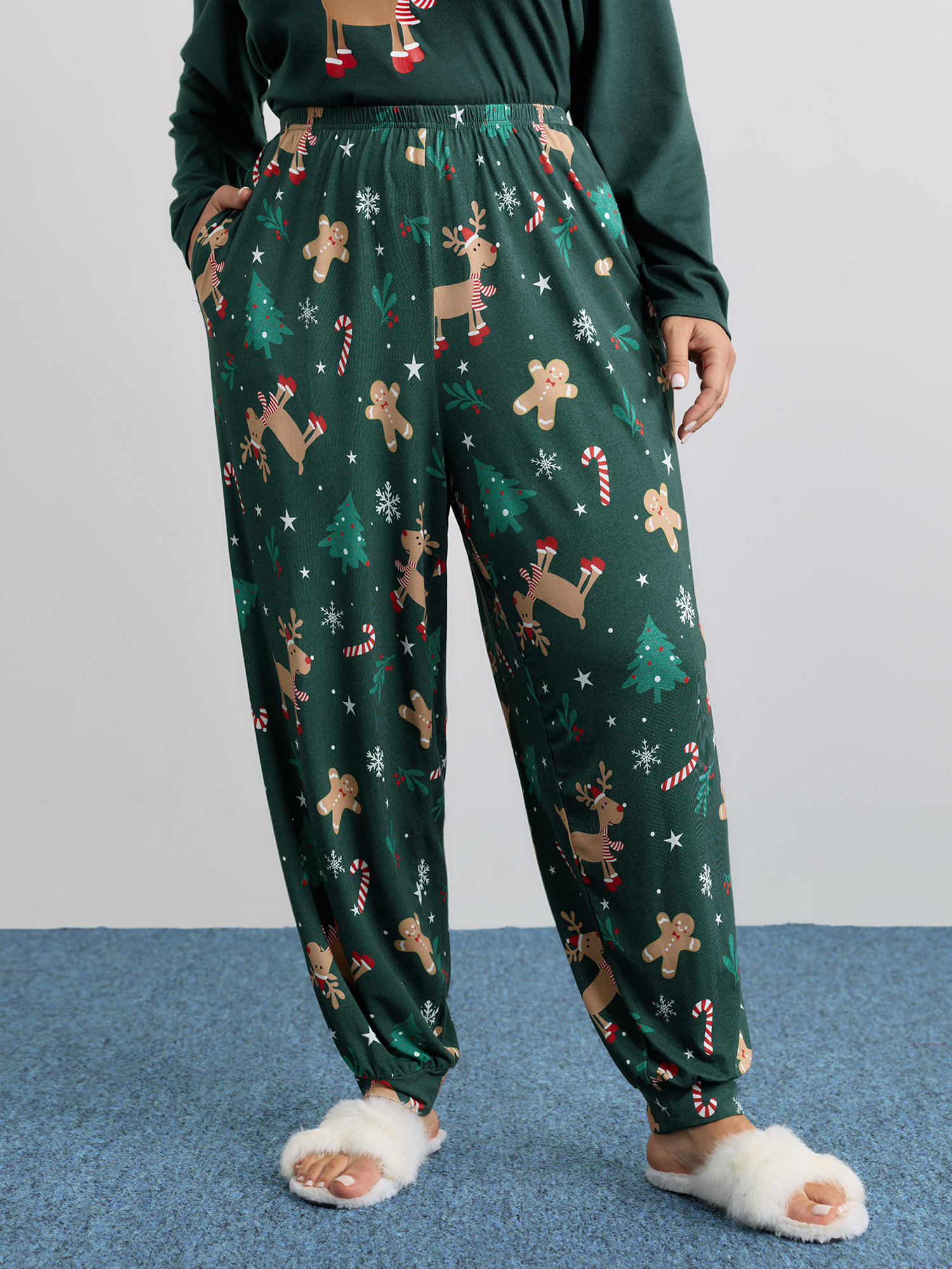 Side view of BloomChic Women's Plus Size Holiday Cozy Print Pockets Loungewear Set DarkGreen Christmas Long Sleeve Smocked 26/4X