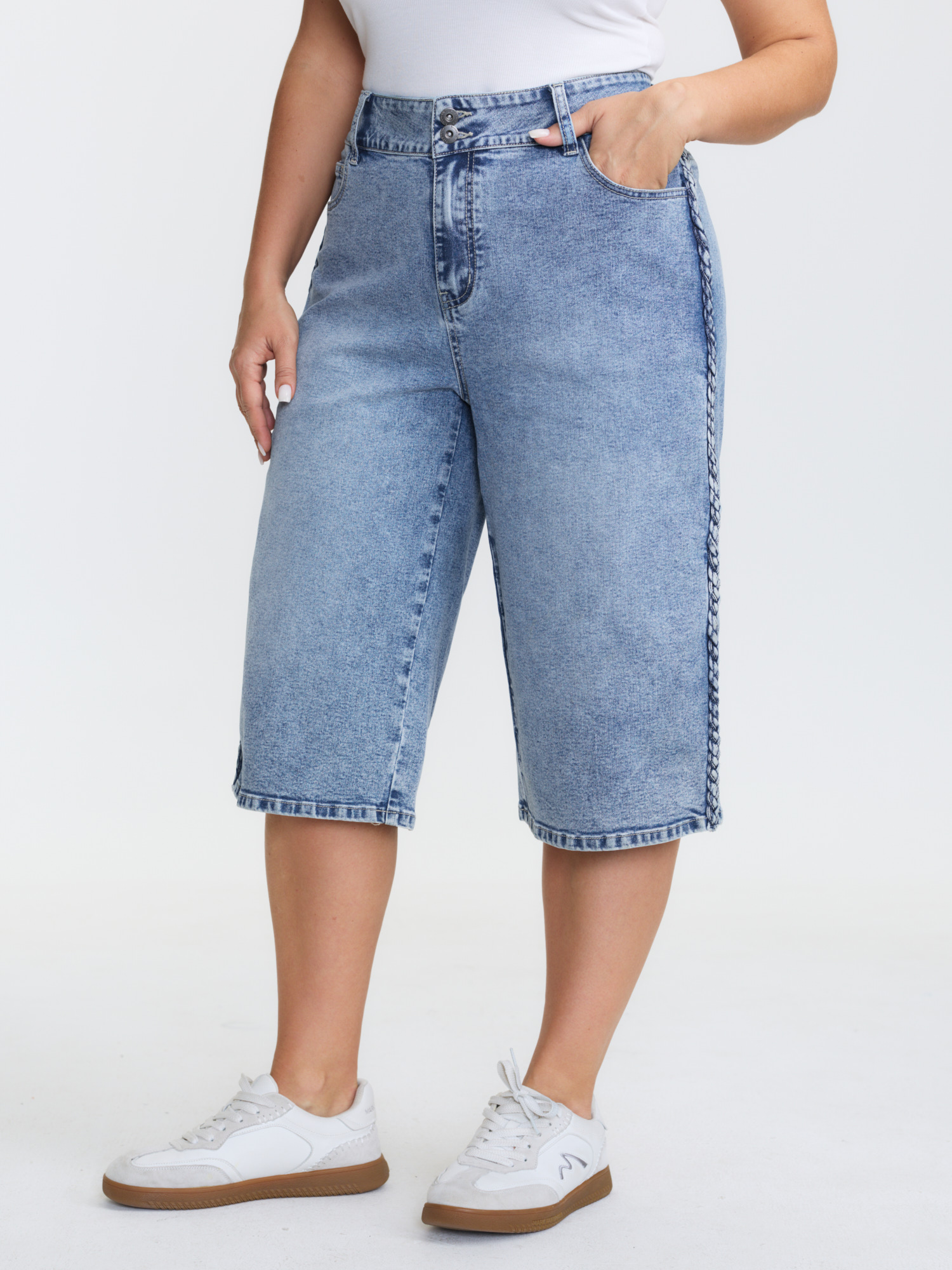 BloomChic Women's Plus Size Classic Cut Wide-Leg Crop Jeans Windsurfer Woven ribbon&lace trim Straight fit High stretch 10/M