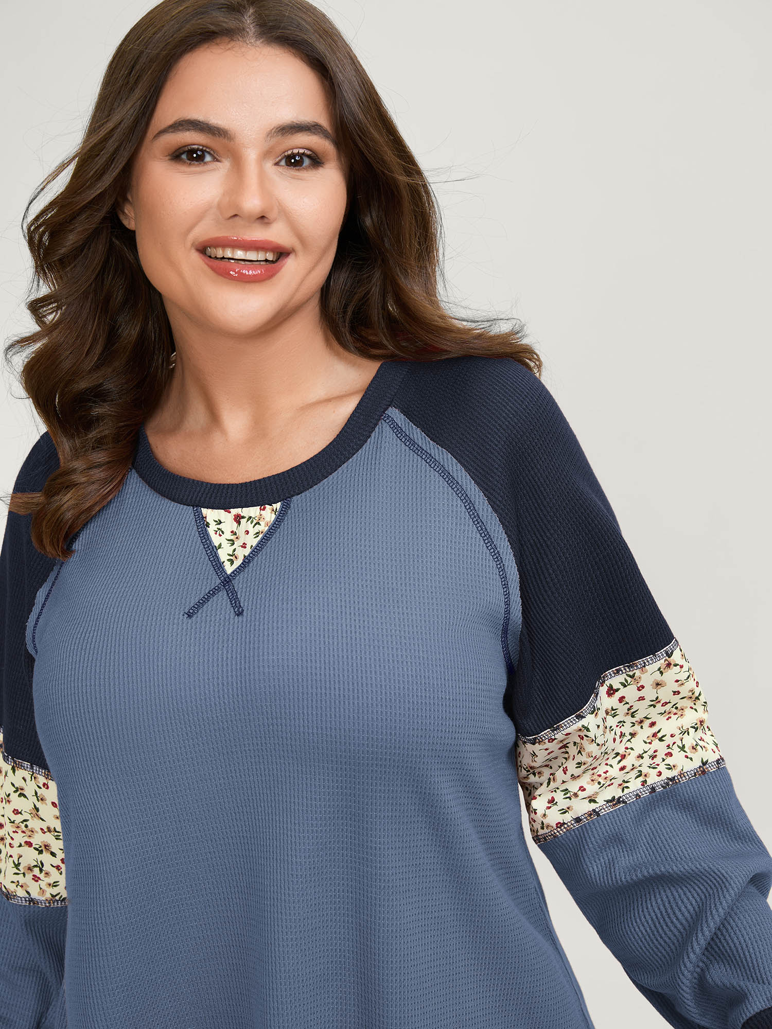 BloomChic Plus Size Color Contrast Waffle Knit T-Shirt - Women's Mediumblue Ditsy Floral Round Neck Comfort Midsection Fit Long Sleeve Americana Daily T-shirts 30/4X