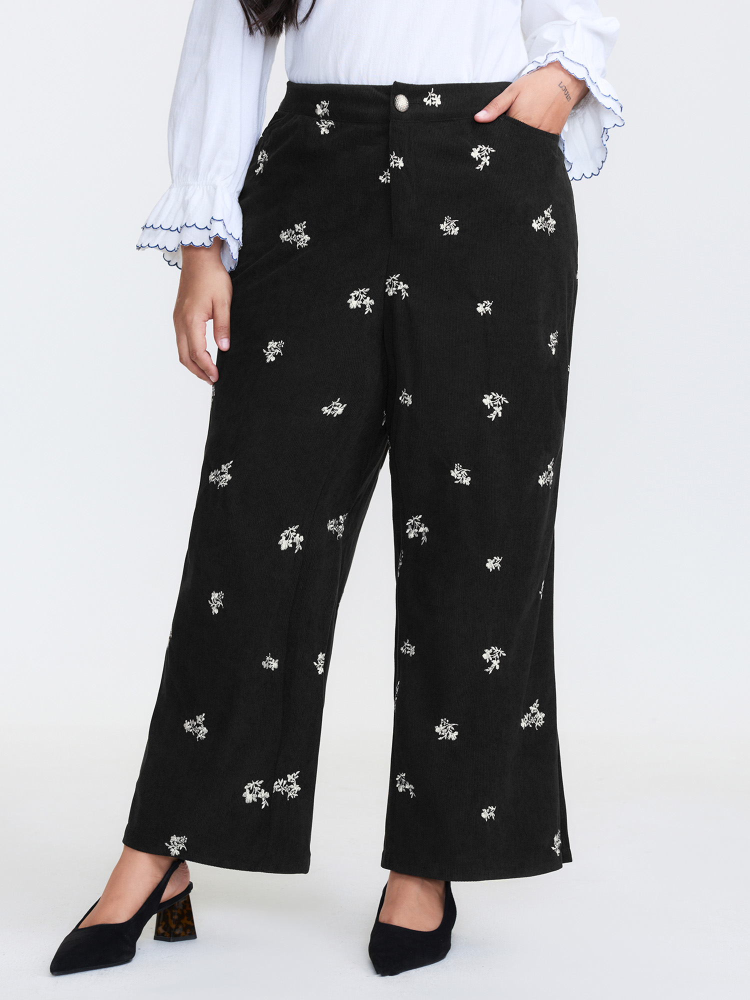 BloomChic Women's Plus Size Floral Print Slit Hem Flared Pants Black Ditsy Floral Slight flare Mid Rise 26/4X