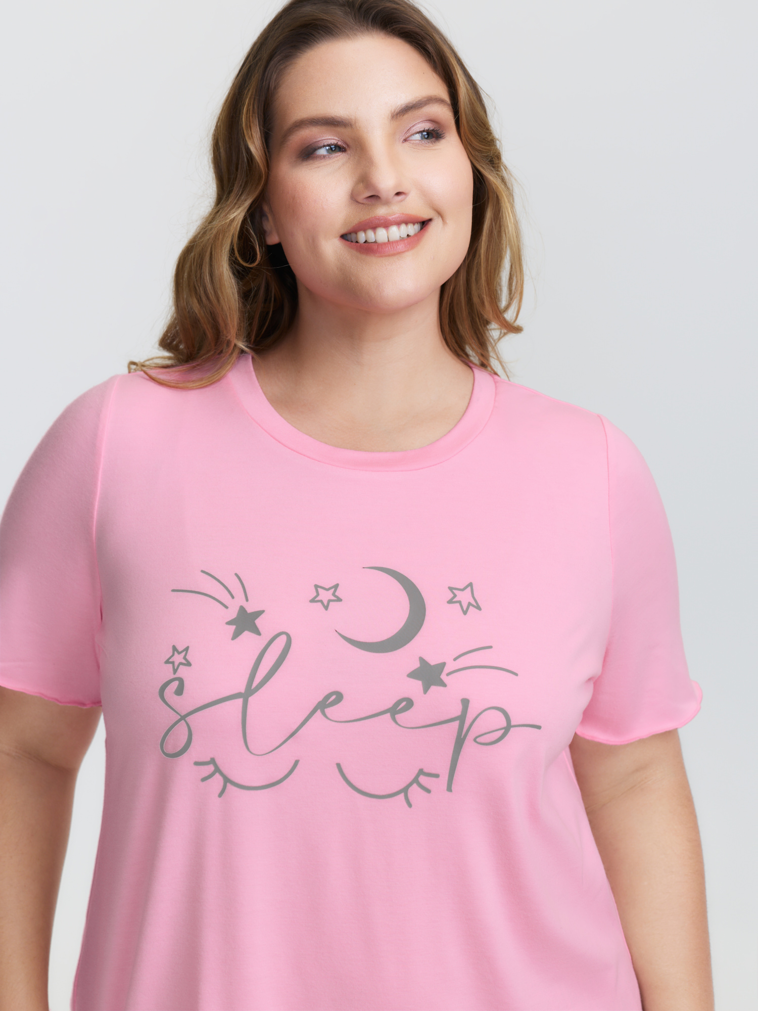 Side view of BloomChic Women's Plus Size Sweet Dreams Color Contrast Pajama Set Lightpink Art&design 28/5X