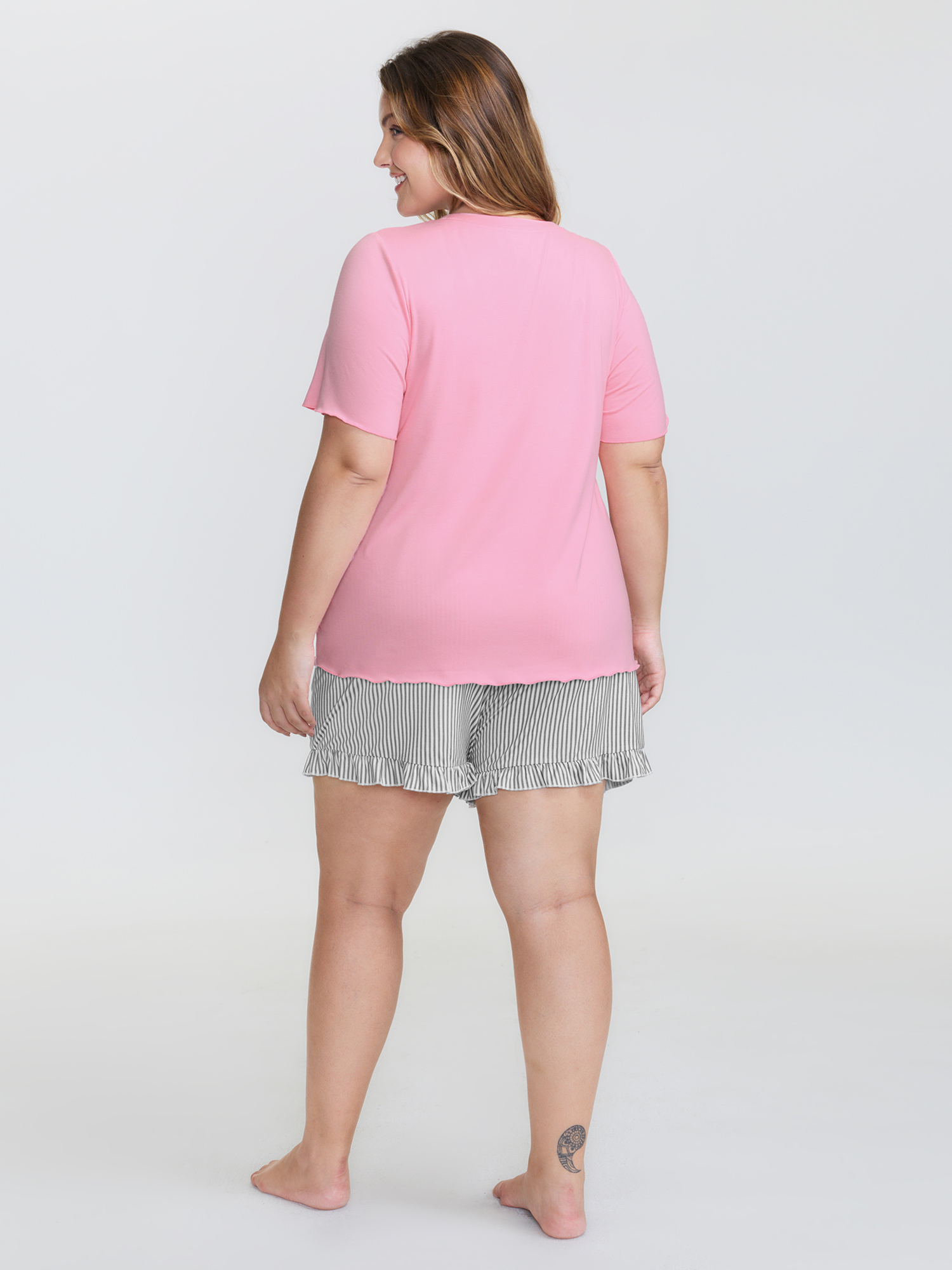 Side view of BloomChic Women's Plus Size Sweet Dreams Color Contrast Pajama Set Lightpink Art&design 28/5X