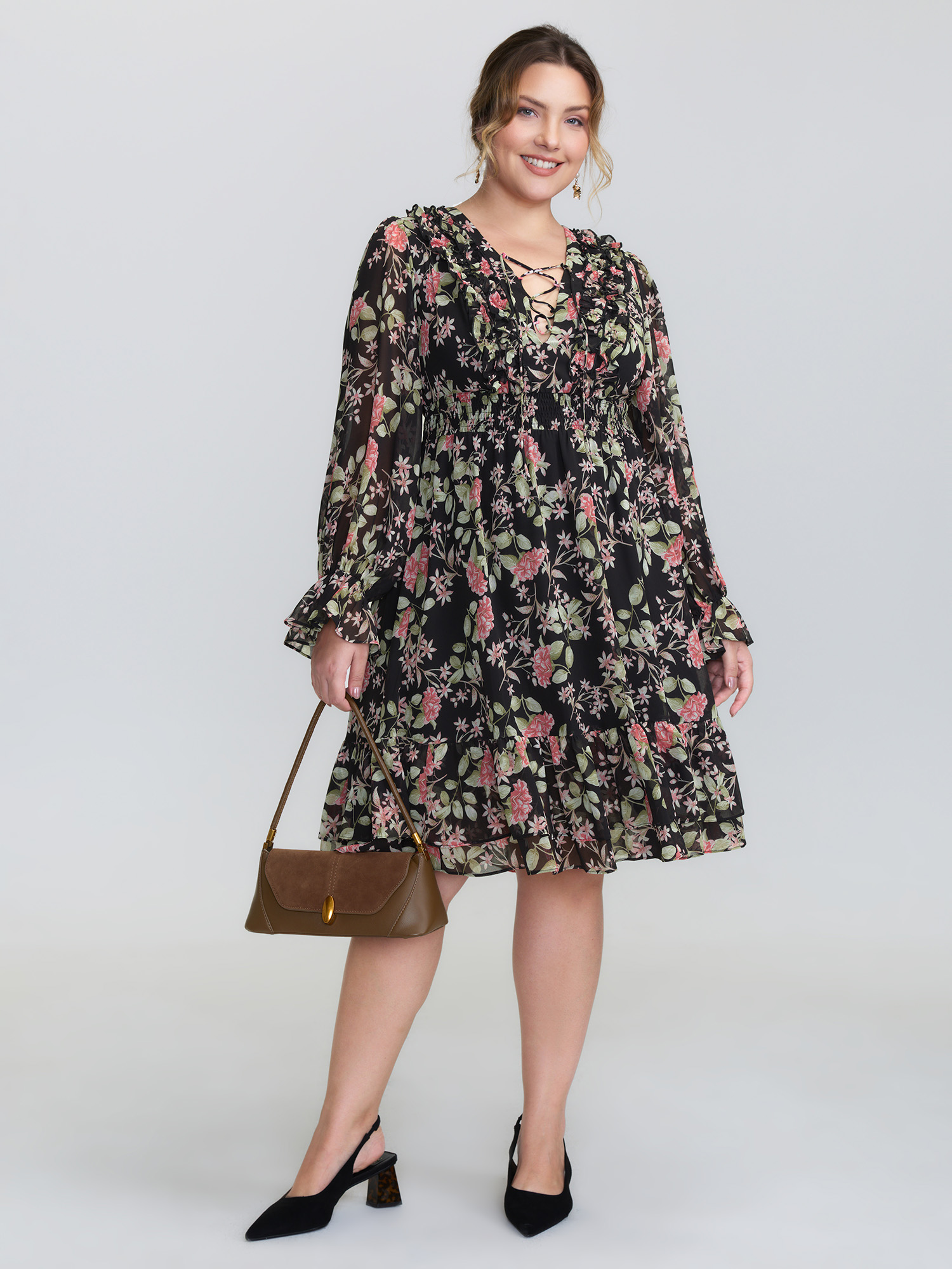 BloomChic Women's Plus Size Floral Pockets Adjustable Shirred Midi Dress BlackFlower Floral Knee Everyday-Elegant 10/M