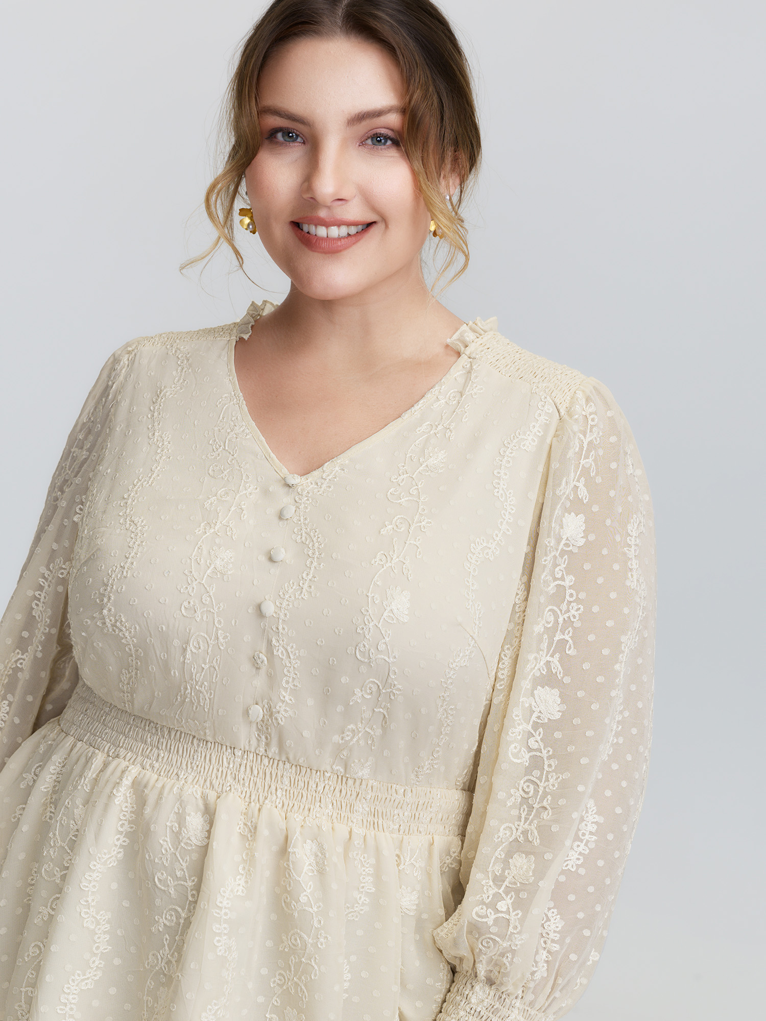 BloomChic Women's Plus Size Floral Embroidery Shirred Waist Blouse Ivory Synthetic texture Everyday-Elegant Sleeveless 10/M