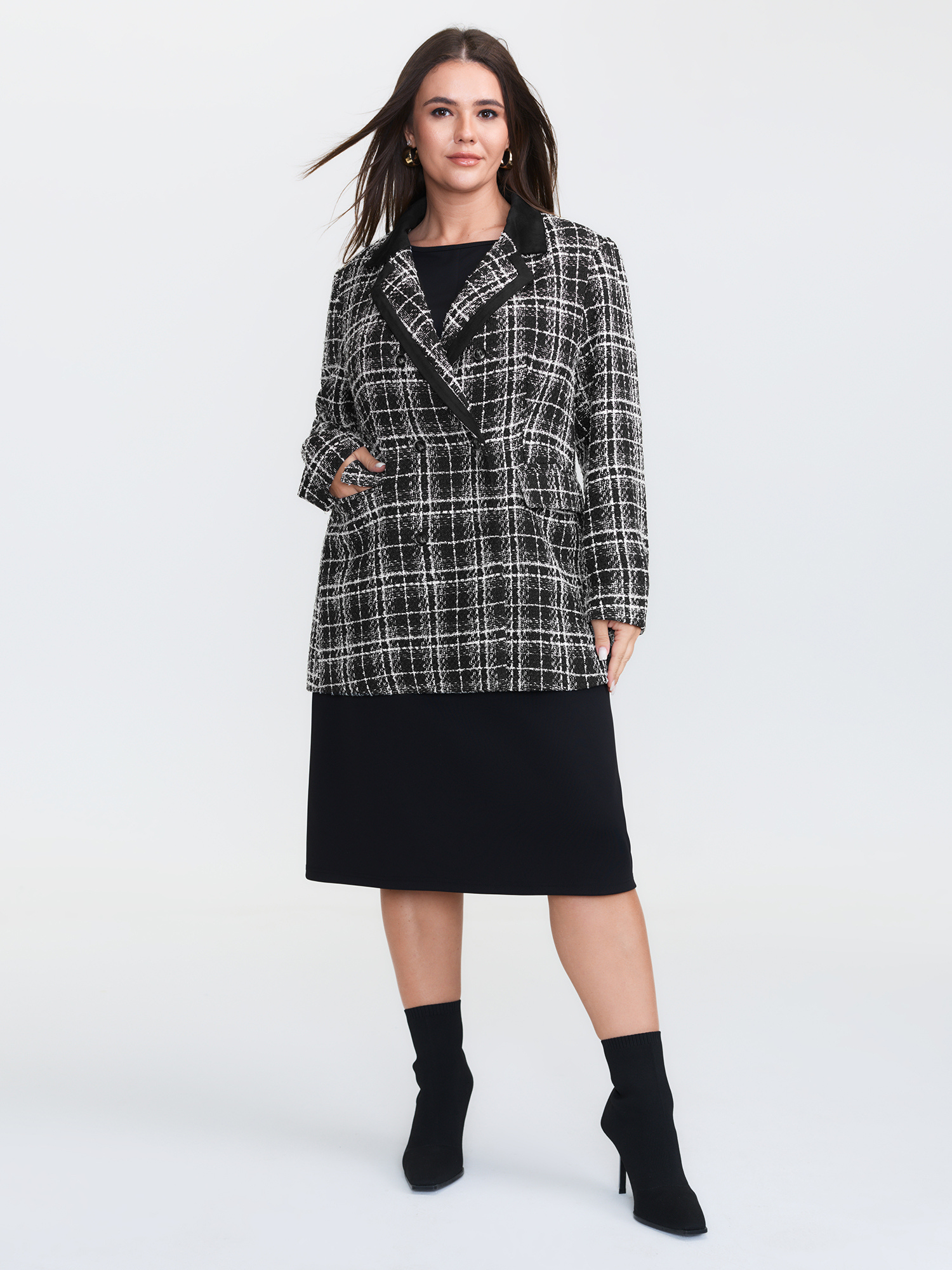 Side view of BloomChic Women's Plus Size Tweed Print Lined Double Breasted Blazer Black Sleeve Extra Long Sleeve 18-20/2X