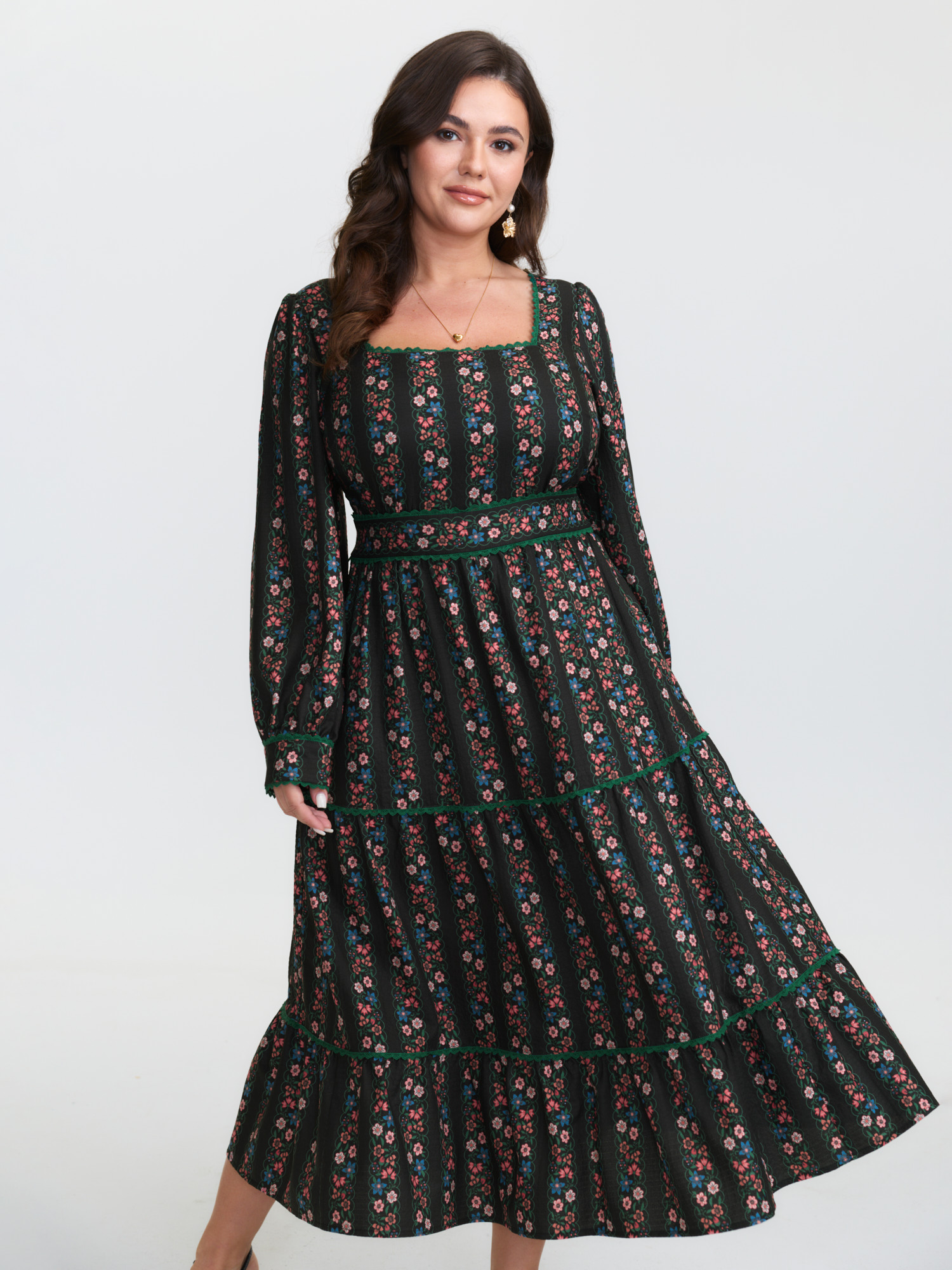 BloomChic Women's Plus Size Retro Floral Stripe Tiered Midi Dress Black Ditsy Floral Midi Everyday-Elegant Colorblock 12/L