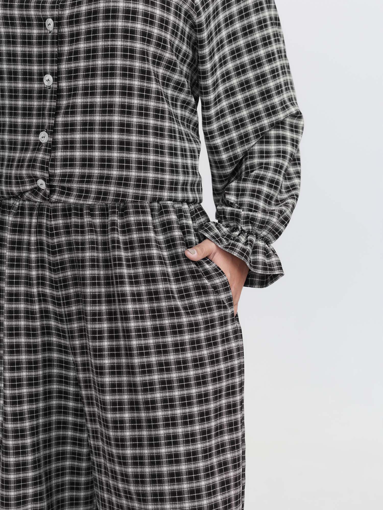 Side view of BloomChic Women's Plus Size Gingham Print Ruffled Hem Co-Ord Pajama Set BlackFlower not graphics 12/L