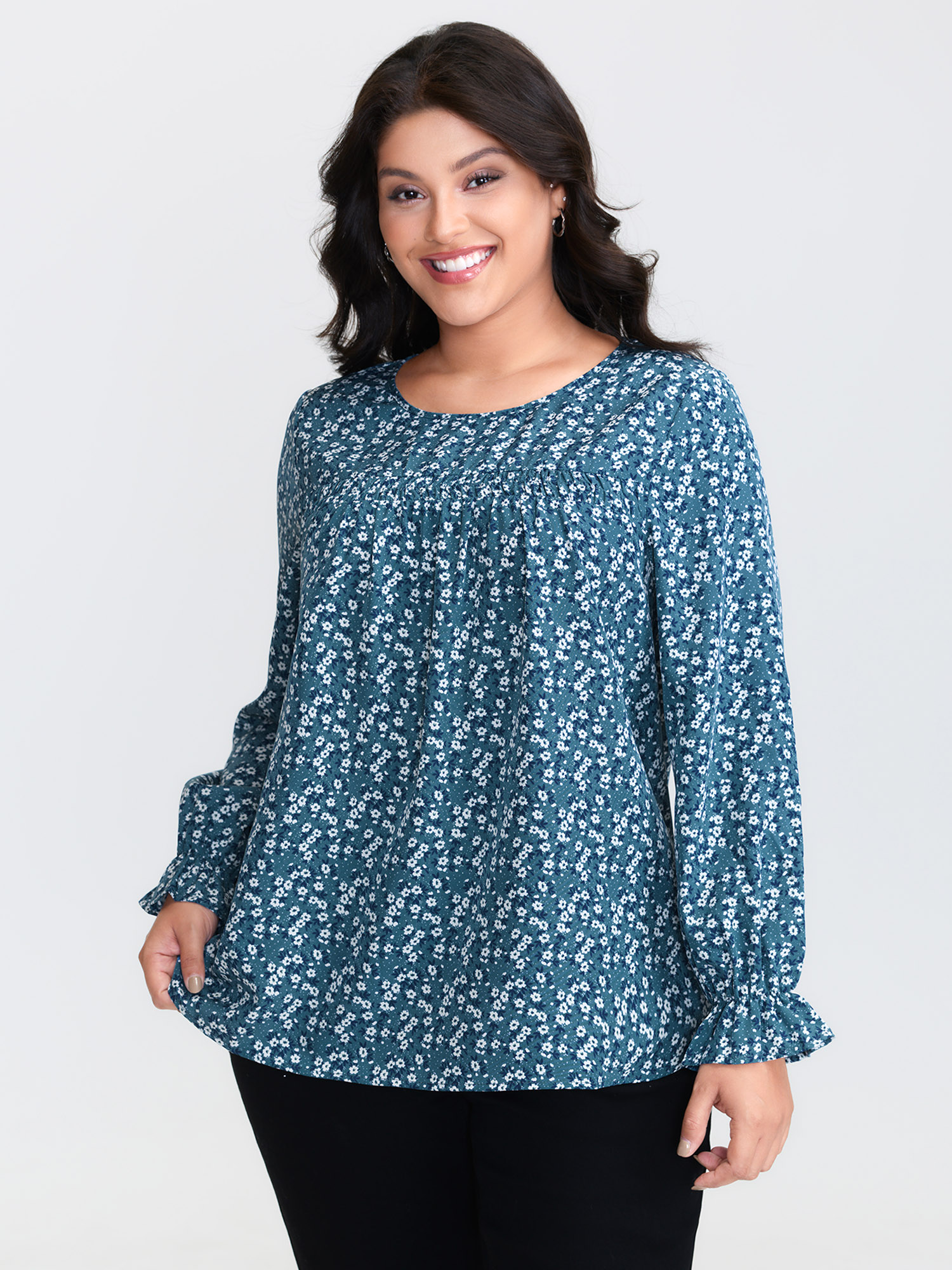 BloomChic Women's Plus Size Floral Print Ruched Round Neck Blouse Cerulean Ditsy Floral Everyday-Casual Long Sleeve 10/M