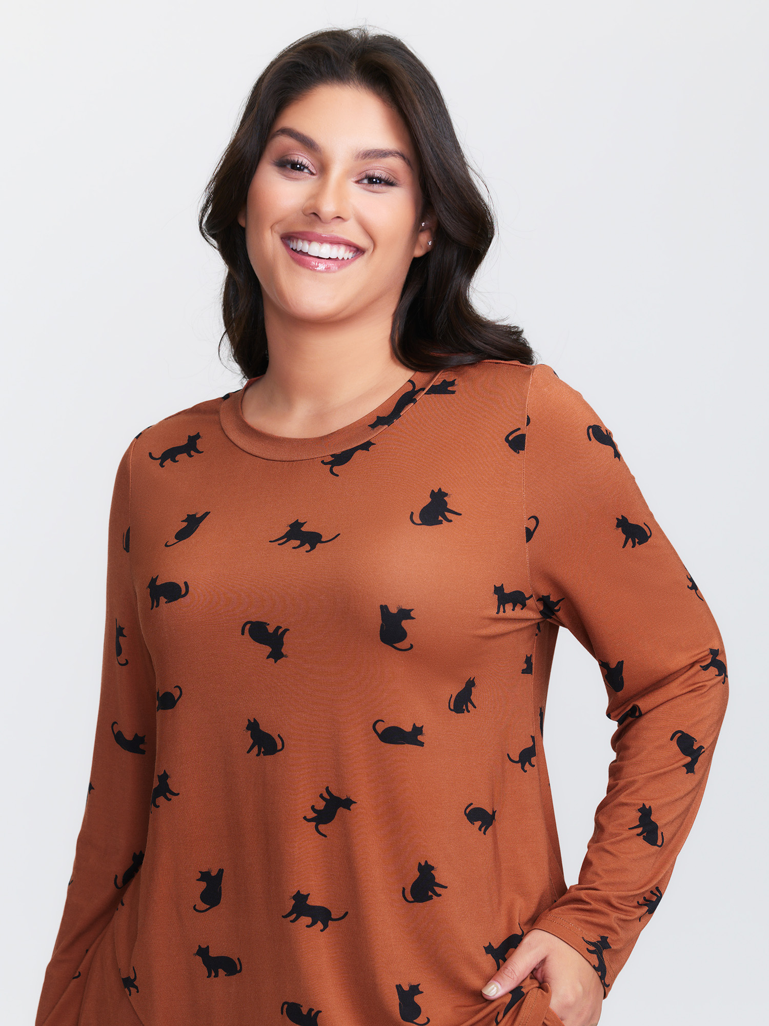 Side view of BloomChic Women's Plus Size Midnight Cat Print Lounge Top Yellowishbrown Extra Long Sleeve 28/5X