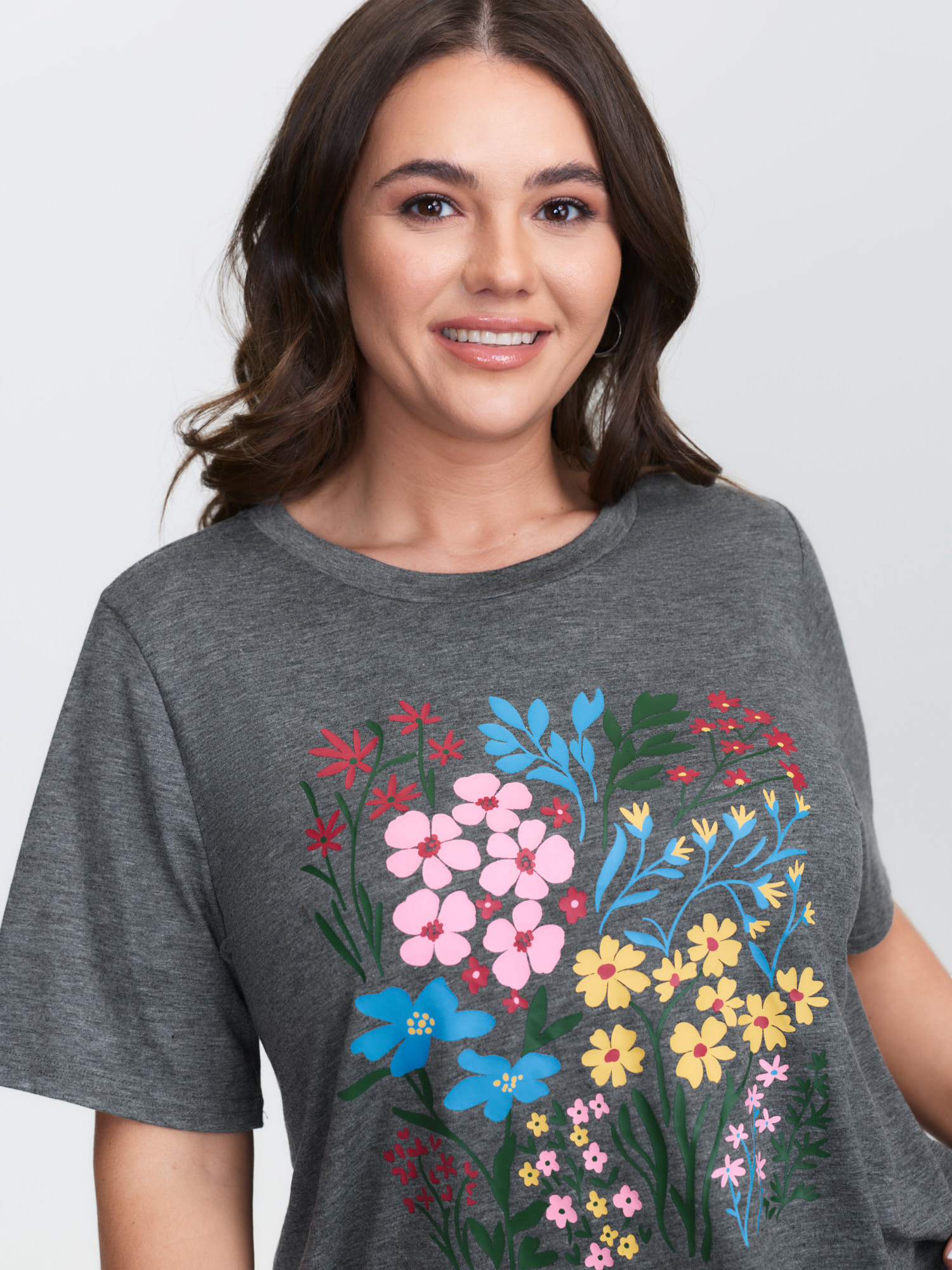 BloomChic Women's Plus Size Colorful Floral Round Neck T-Shirt DimGray Floral Everyday-Casual Short sleeve Round Neck 10/M