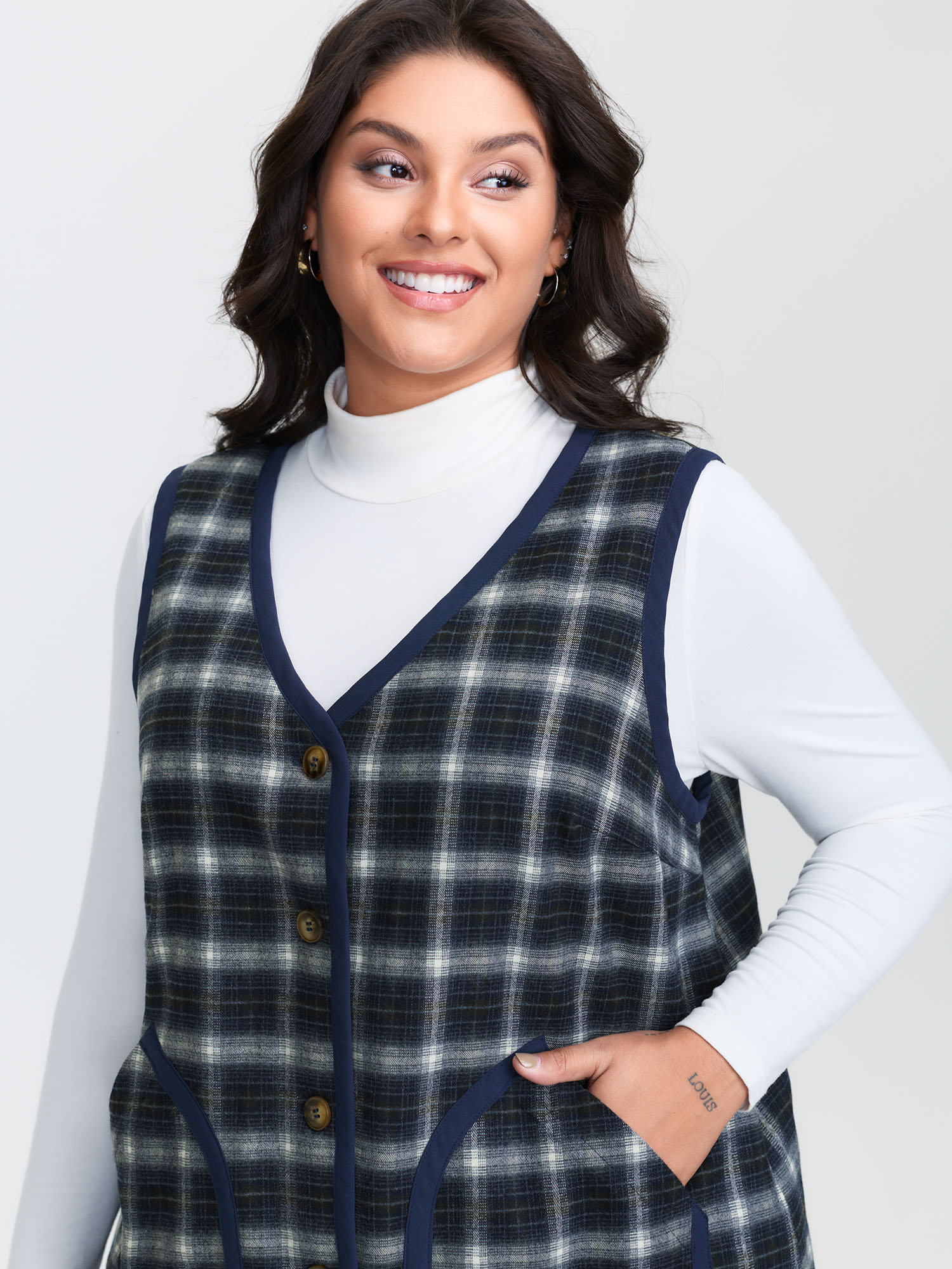 BloomChic Women's Plus Size Fleece Checkered Pattern Button-Down Vest Navy Patchwork 30/6X-image-47755616256170