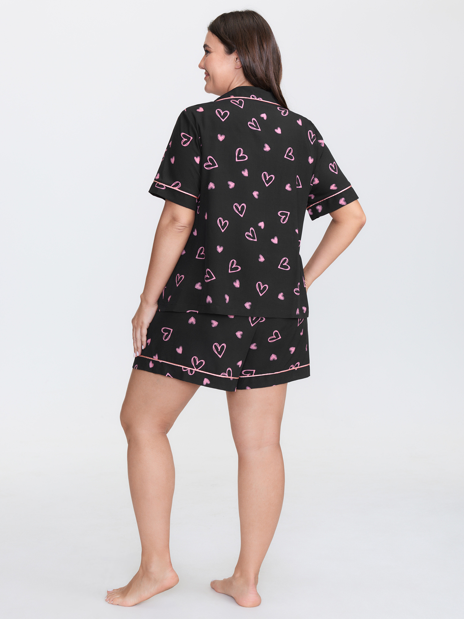Side view of BloomChic Women's Plus Size Romantic Night Co-Ord Pajama Set Black not graphics 14-16/1X