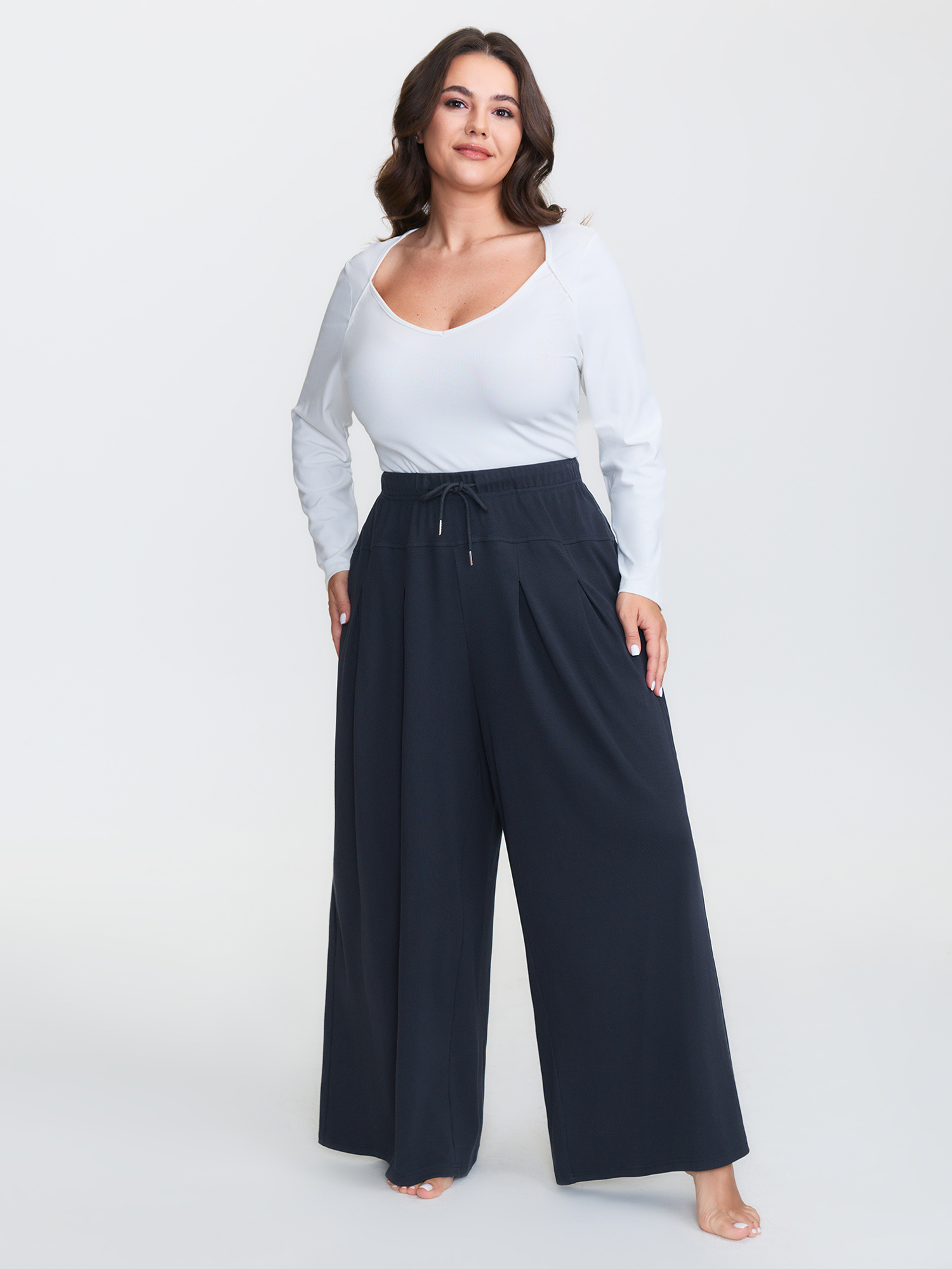 Side view of BloomChic Women's Plus Size Pure Cotton Pleated Pockets Lounge Bottoms DarkBlue Tall 22-24/3X