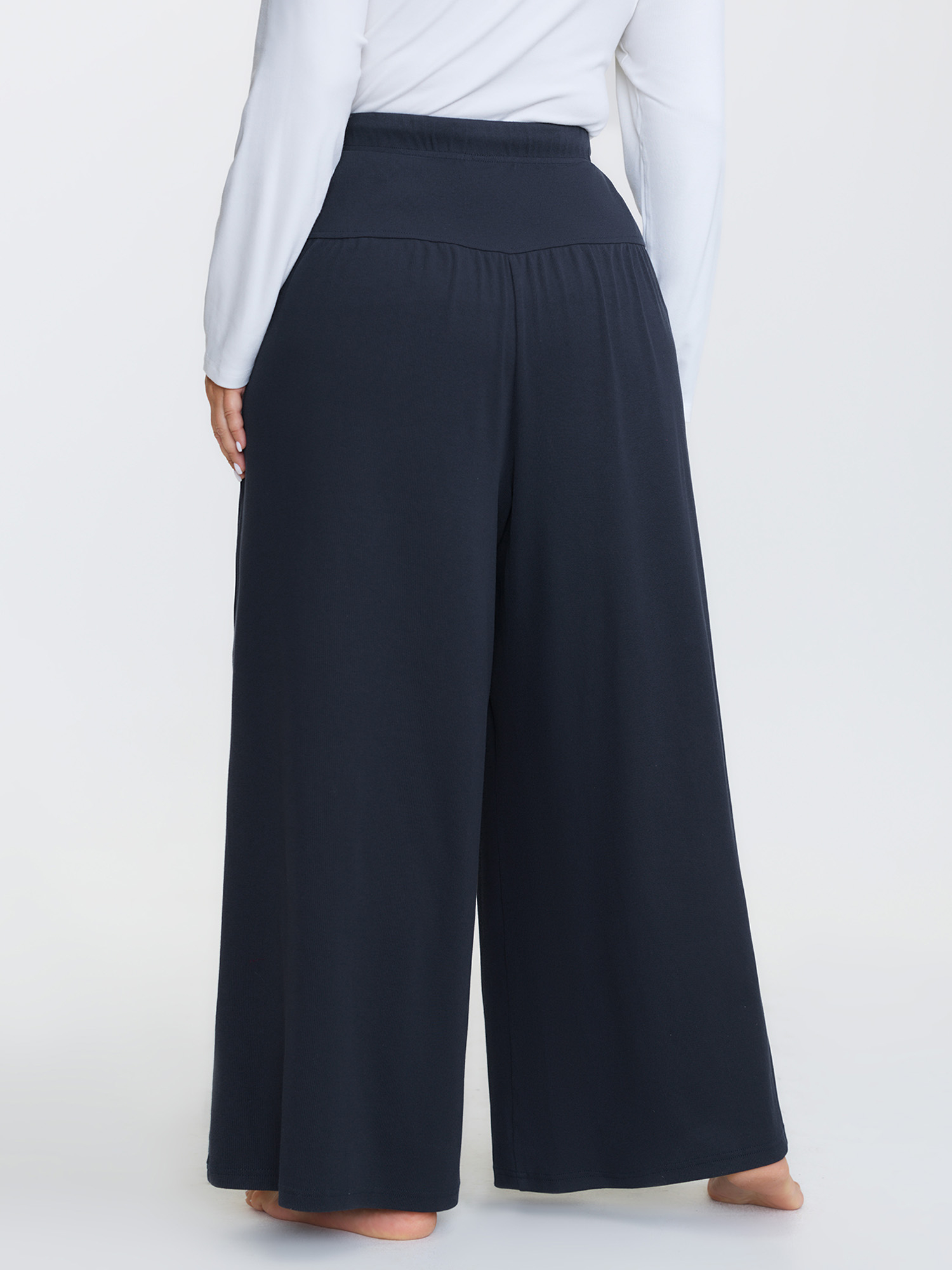 Side view of BloomChic Women's Plus Size Pure Cotton Pleated Pockets Lounge Bottoms DarkBlue Tall 22-24/3X