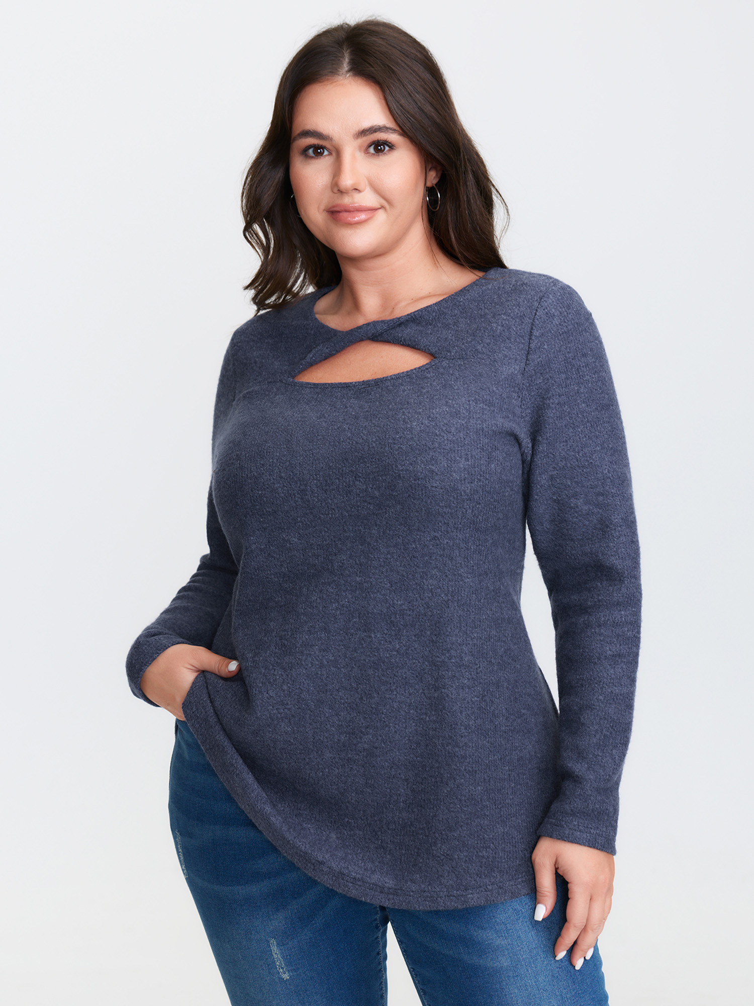 BloomChic Women's Plus Size Textured Twisted Neckline Cut-Out T-Shirt DarkBlue Solid Everyday-Casual Long Sleeve Round Neck 10/M