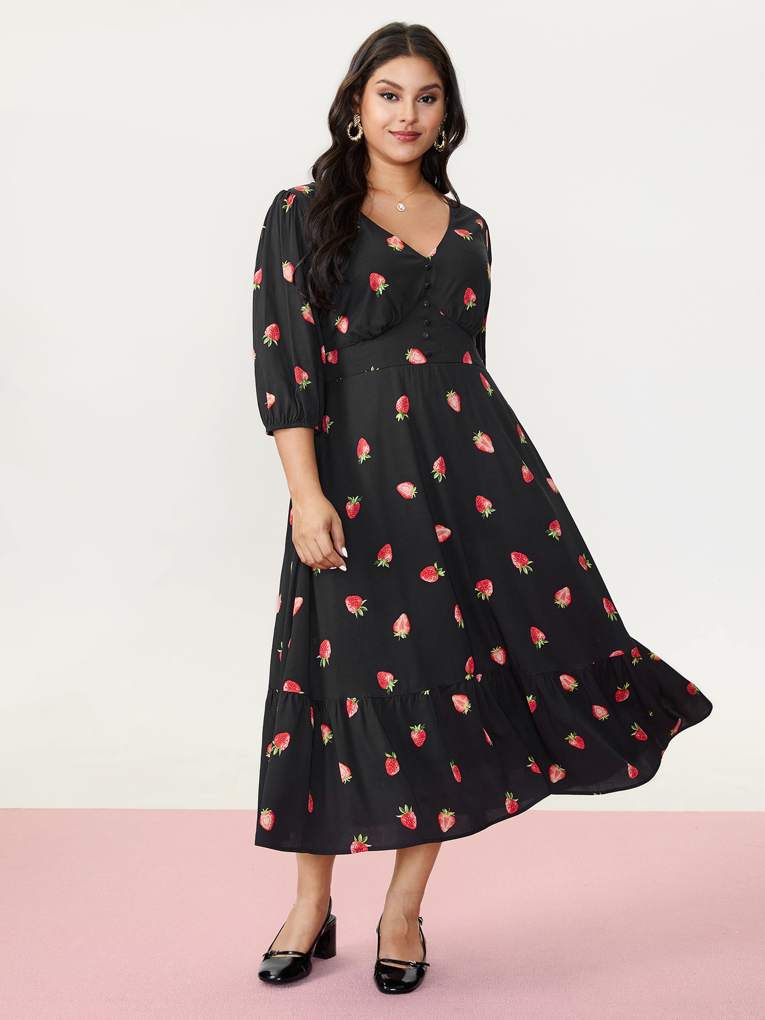 BloomChic Women's Plus Size Strawberry Print Shirred Waist Midi Dress Black Fruit Midi Everyday-Elegant Smocked 10/M