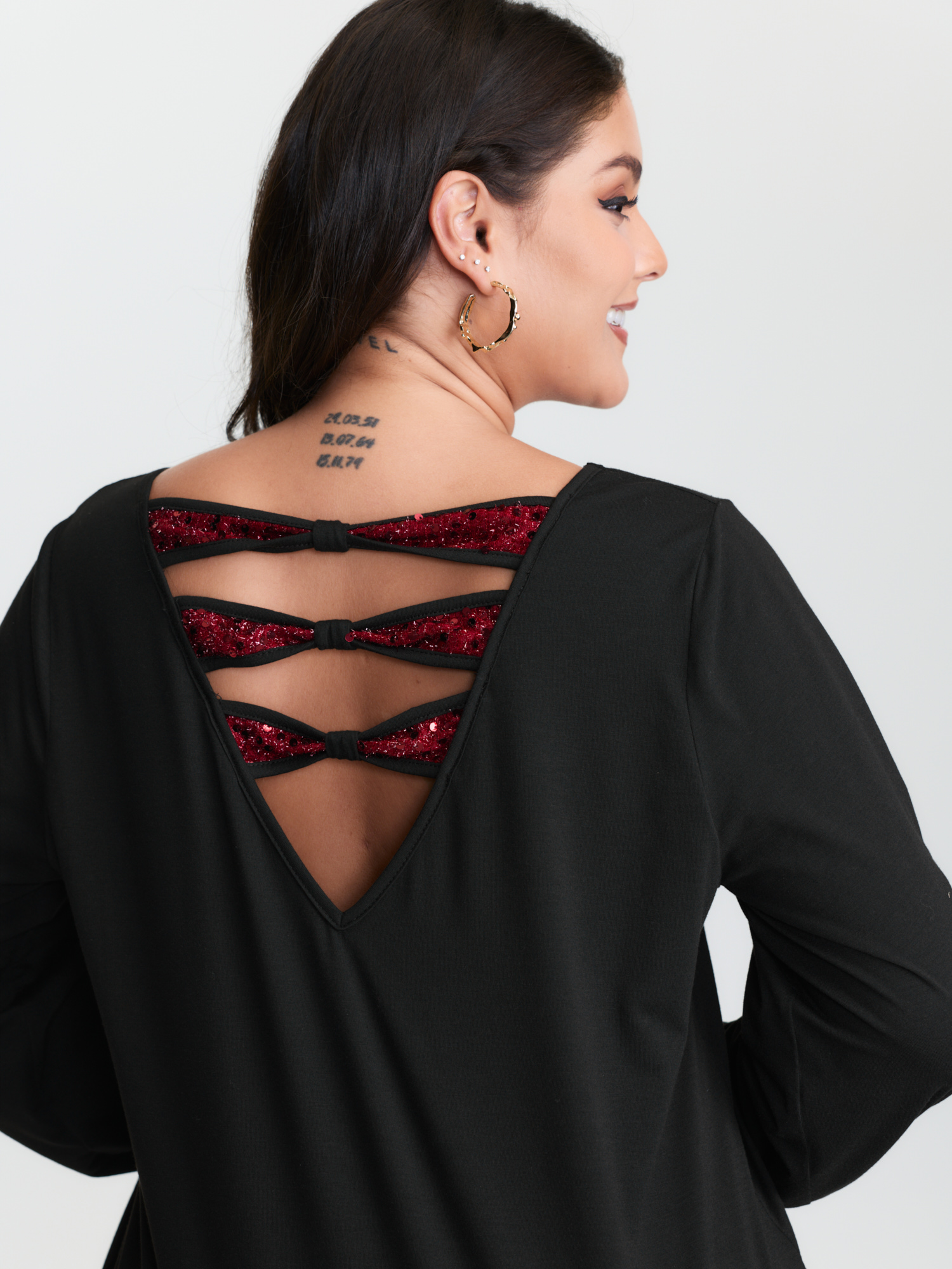 BloomChic Plus Size Stretchy Sequin Backless Shirred Cuff T-Shirt - Women's Black Solid Round Neck Comfort Midsection Fit Long Sleeve Playful T-shirts 14/M