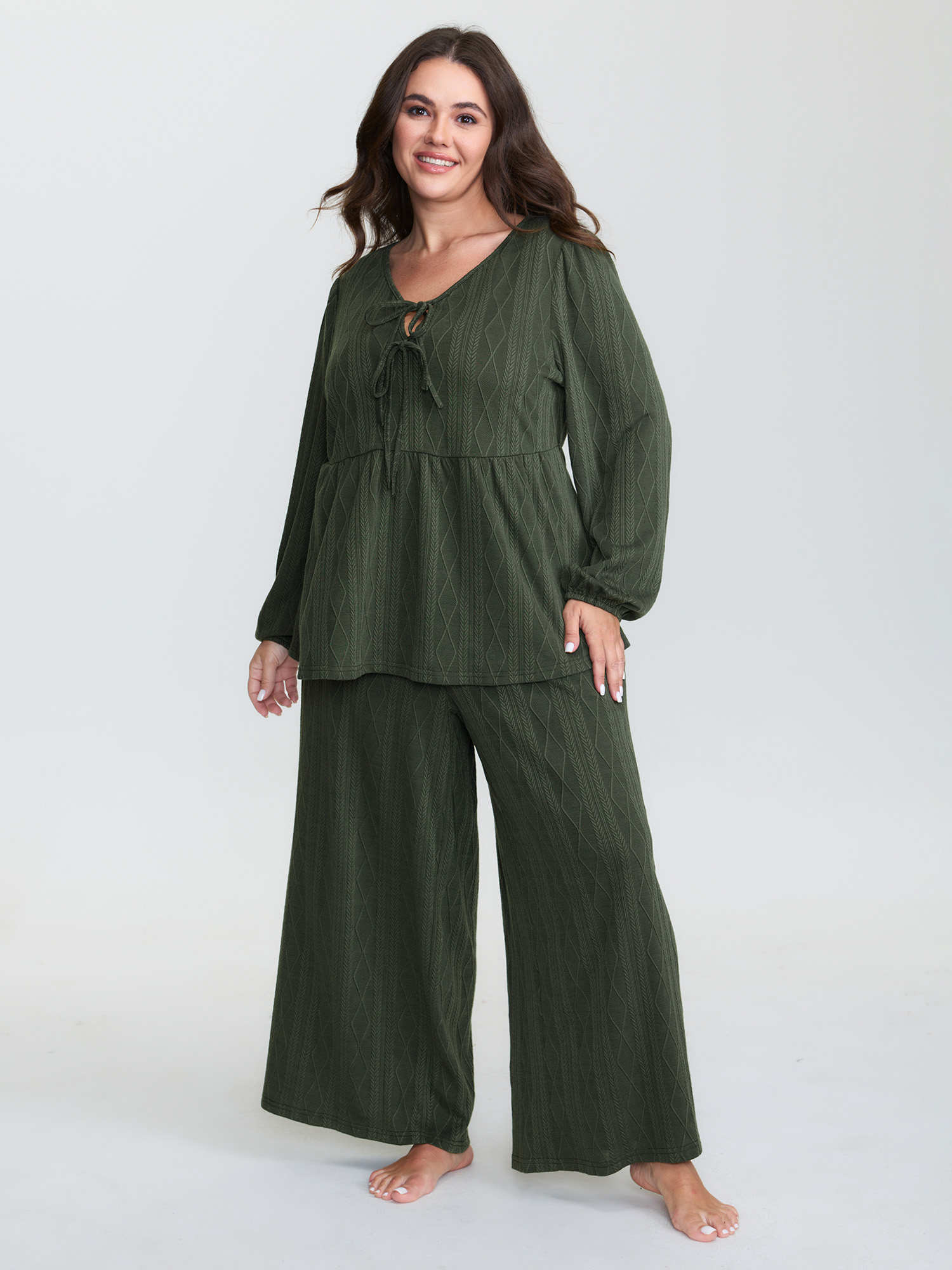 BloomChic Women's Plus Size Textured Front-Tie Relaxed-Fit Lounge Set ArmyGreen Solid Long Sleeve Lace-Up 30/6X