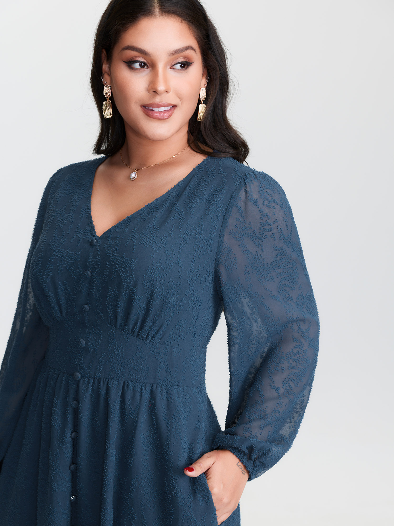 BloomChic Women's Plus Size Textured Sheer Hem Waist-Defining Midi Dress Indigo Solid Midi Everyday-Elegant Mesh Panel 22-24/3X