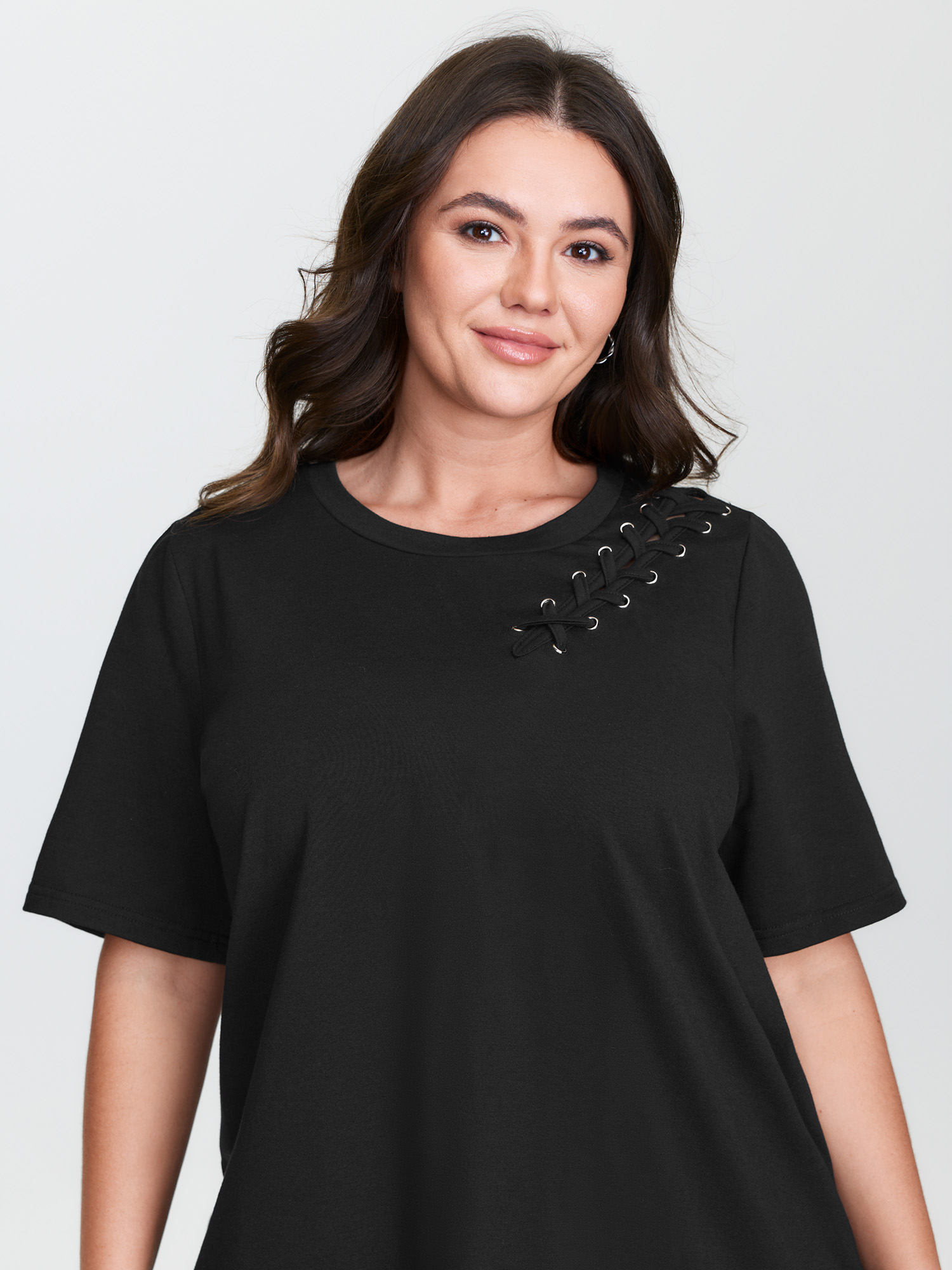 BloomChic Women's Plus Size Crisscross Cut-Out Plain T-Shirt Black Solid Everyday-Casual Short sleeve Round Neck 10/M