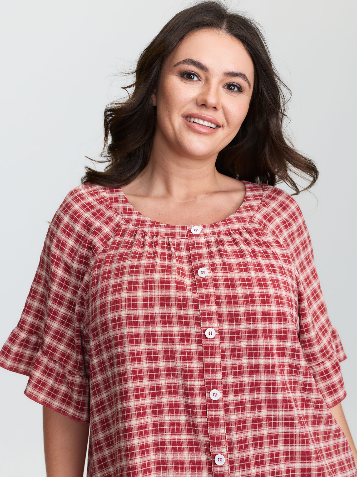 Side view of BloomChic Women's Plus Size Gingham Print Ruffled Hem Co-ord Pajama Set Brightred not graphics 14-16/1X
