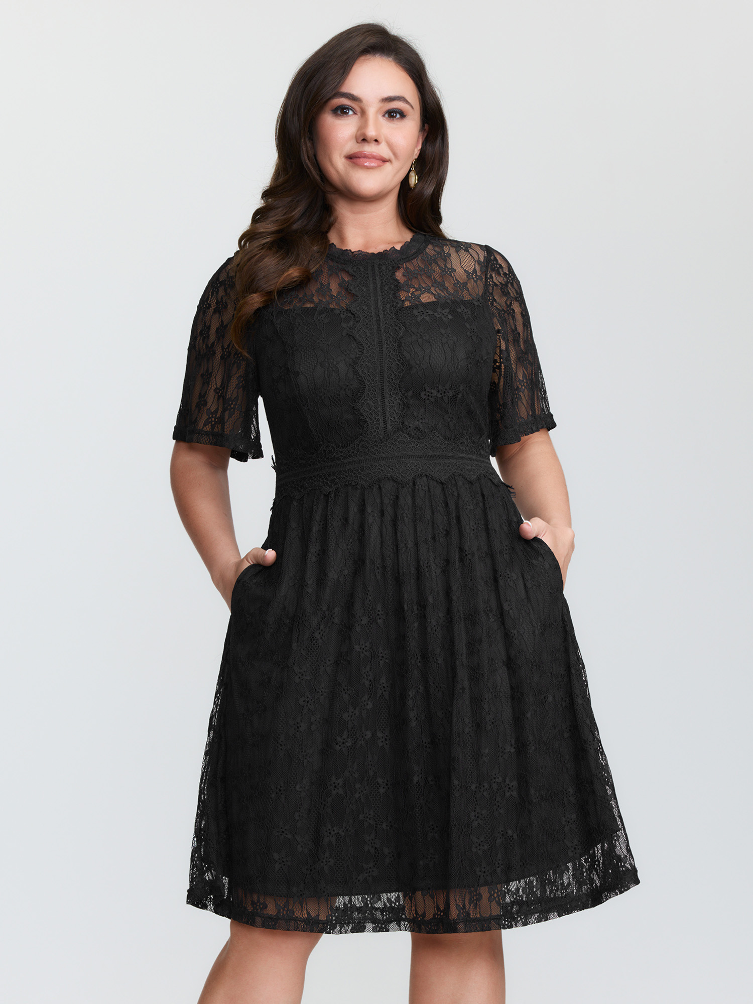 BloomChic Women's Plus Size Star Lace Trim Shirred Waist Mini Dress Black Solid Midi Everyday-Elegant Smocked 18-20/2X