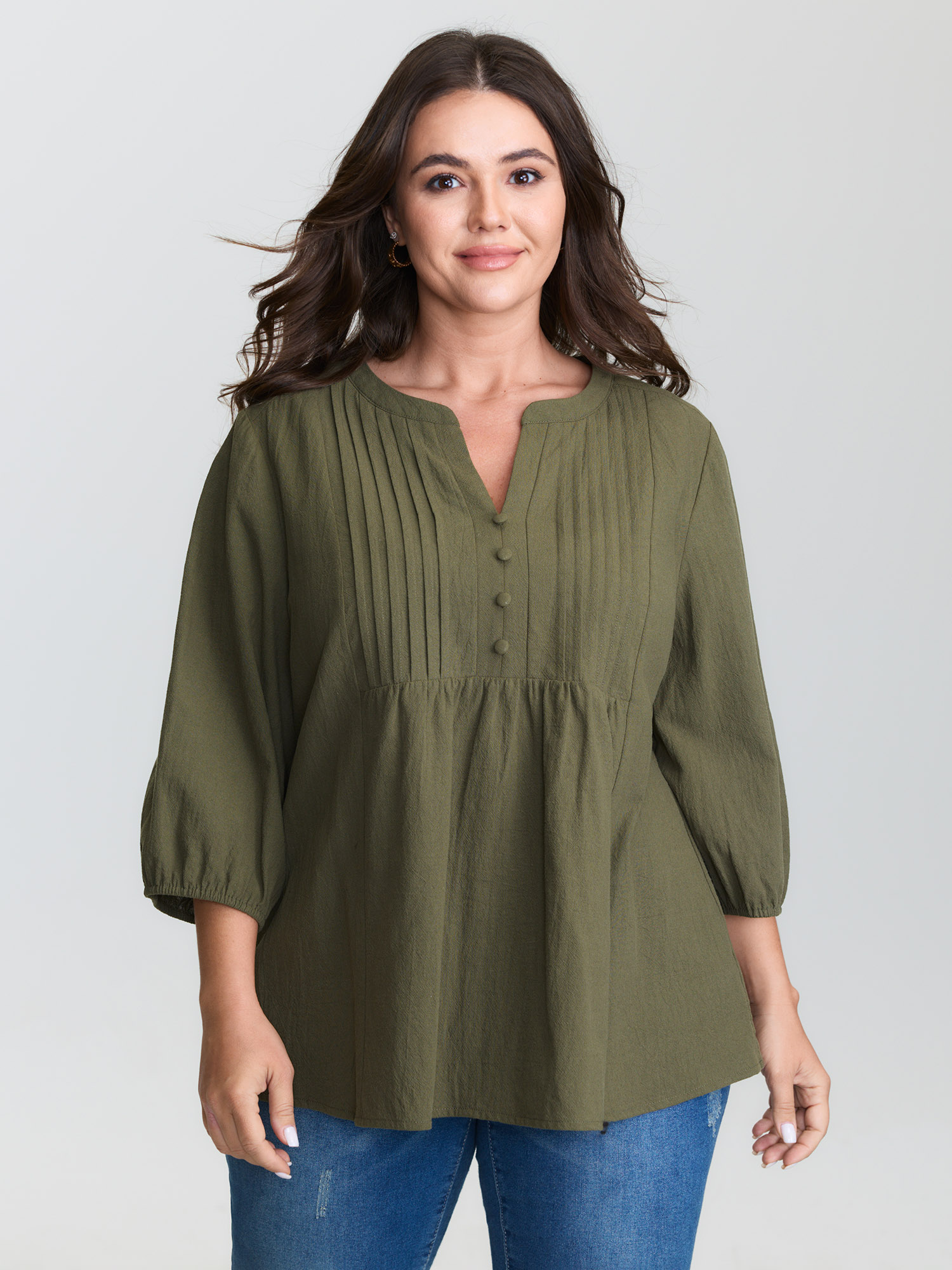 BloomChic Women's Plus Size Cotton Toothpick Pleat Notched Collar Blouse ArmyGreen Solid Everyday-Casual 3/4 Sleeve V-Notch Neck 10/M