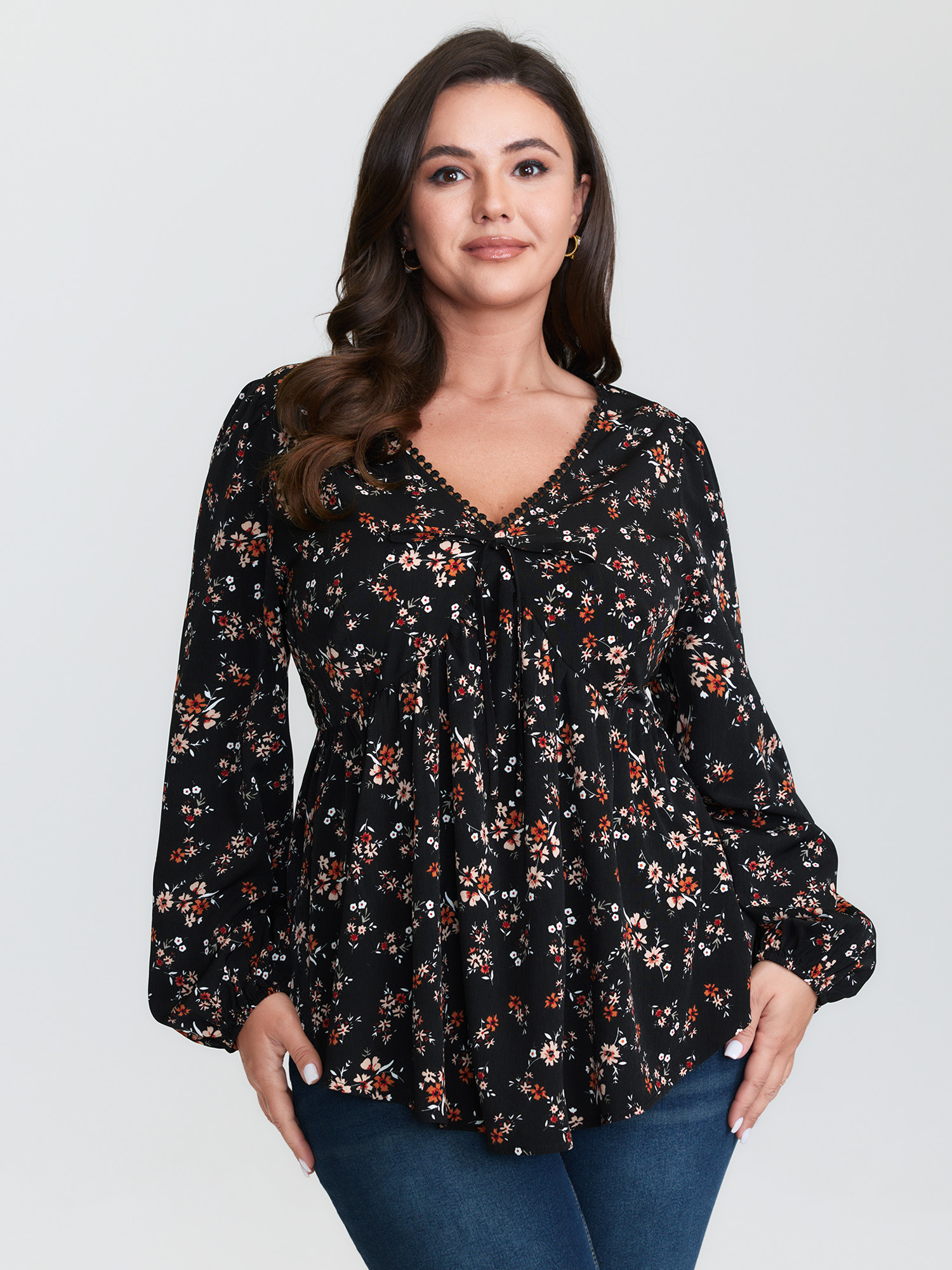 BloomChic Women's Plus Size Floral Print Lace Cinched-Flared Blouse BlackFlower Ditsy Floral Everyday-Elegant Long Sleeve V-Neck 30/6X