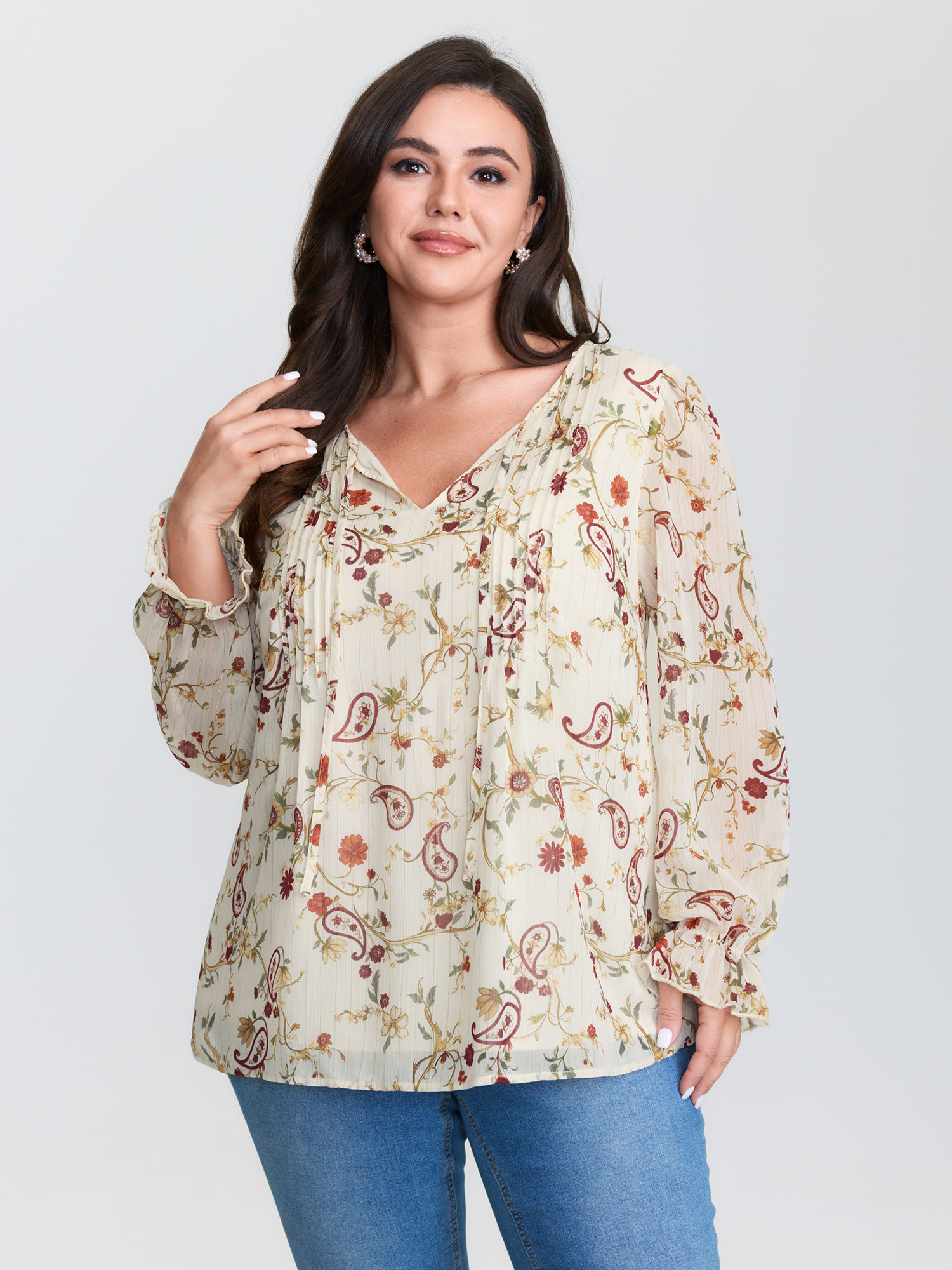BloomChic Women's Plus Size Floral Print Toothpick Pleats Blouse Beige Floral Everyday-Elegant Long Sleeve V-Neck 12/L