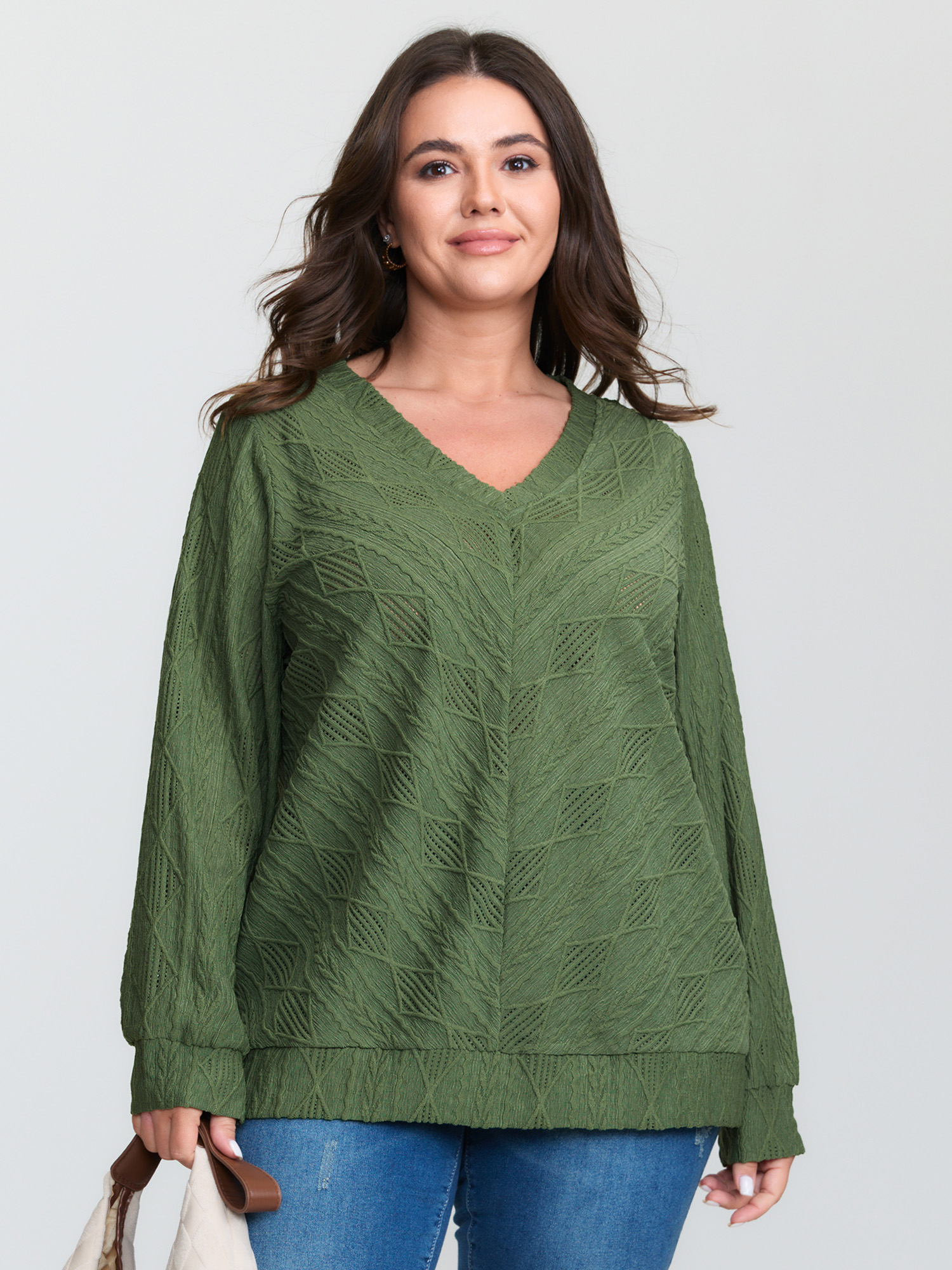BloomChic Women's Plus Size Textured V-Neck Stretchy Hem T-Shirt Moss Solid Everyday-Casual Long Sleeve V-Neck 10/M