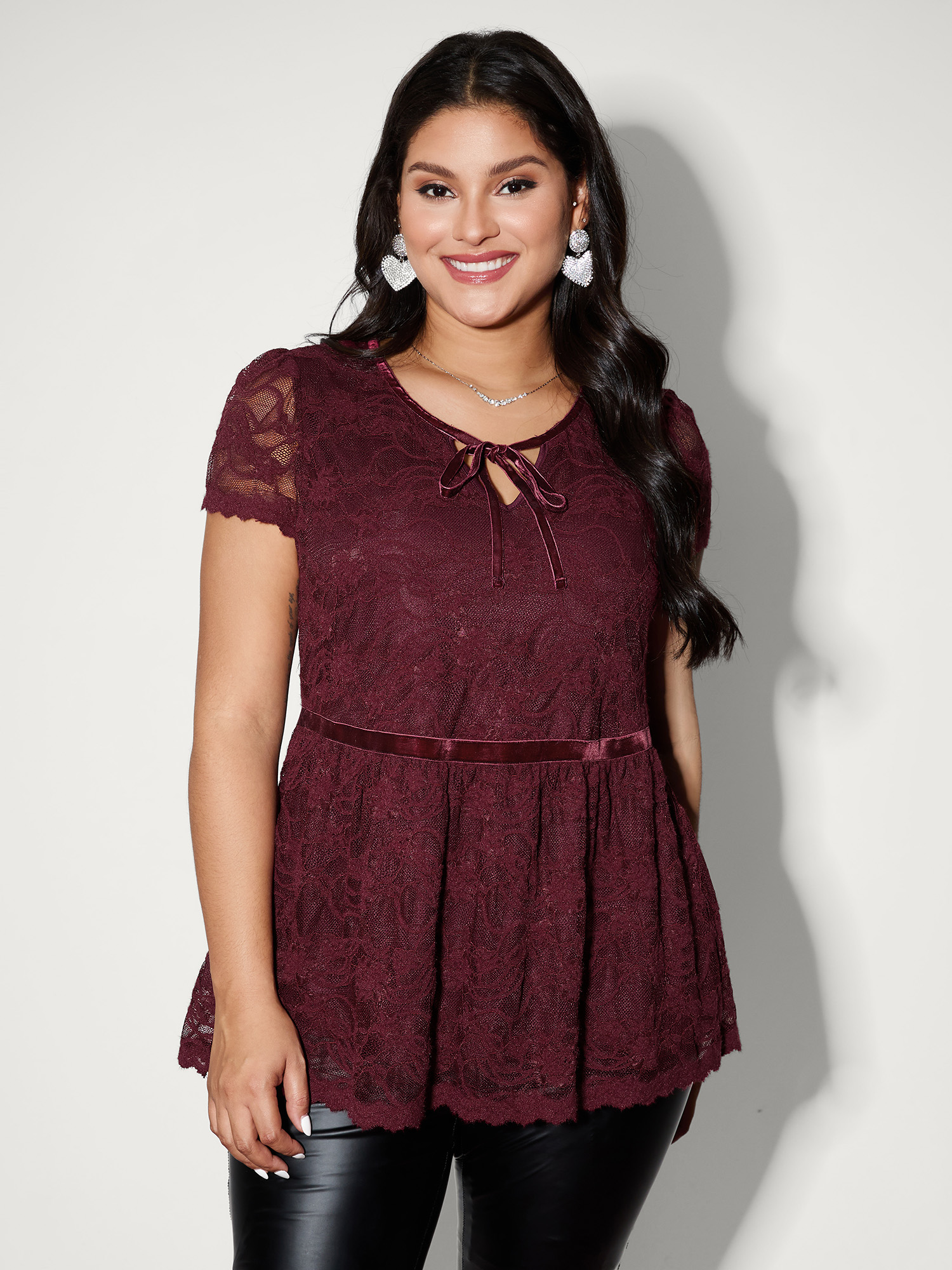 BloomChic Women's Plus Size Textured Neck-Tie Cinched-Flared Blouse Deepred Solid Occasion Cap Sleeve Tie-Neck 10/M