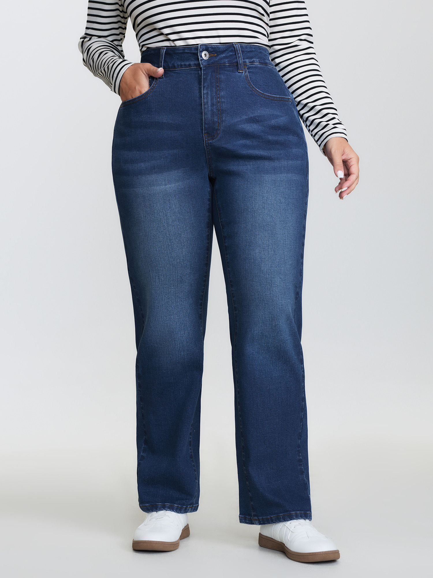 BloomChic Women's Plus Size Thigh-Friendly Back Elastic Waist Straight-Leg Jeans Denimindigo not graphics Non Straight fit High stretch 18/2X