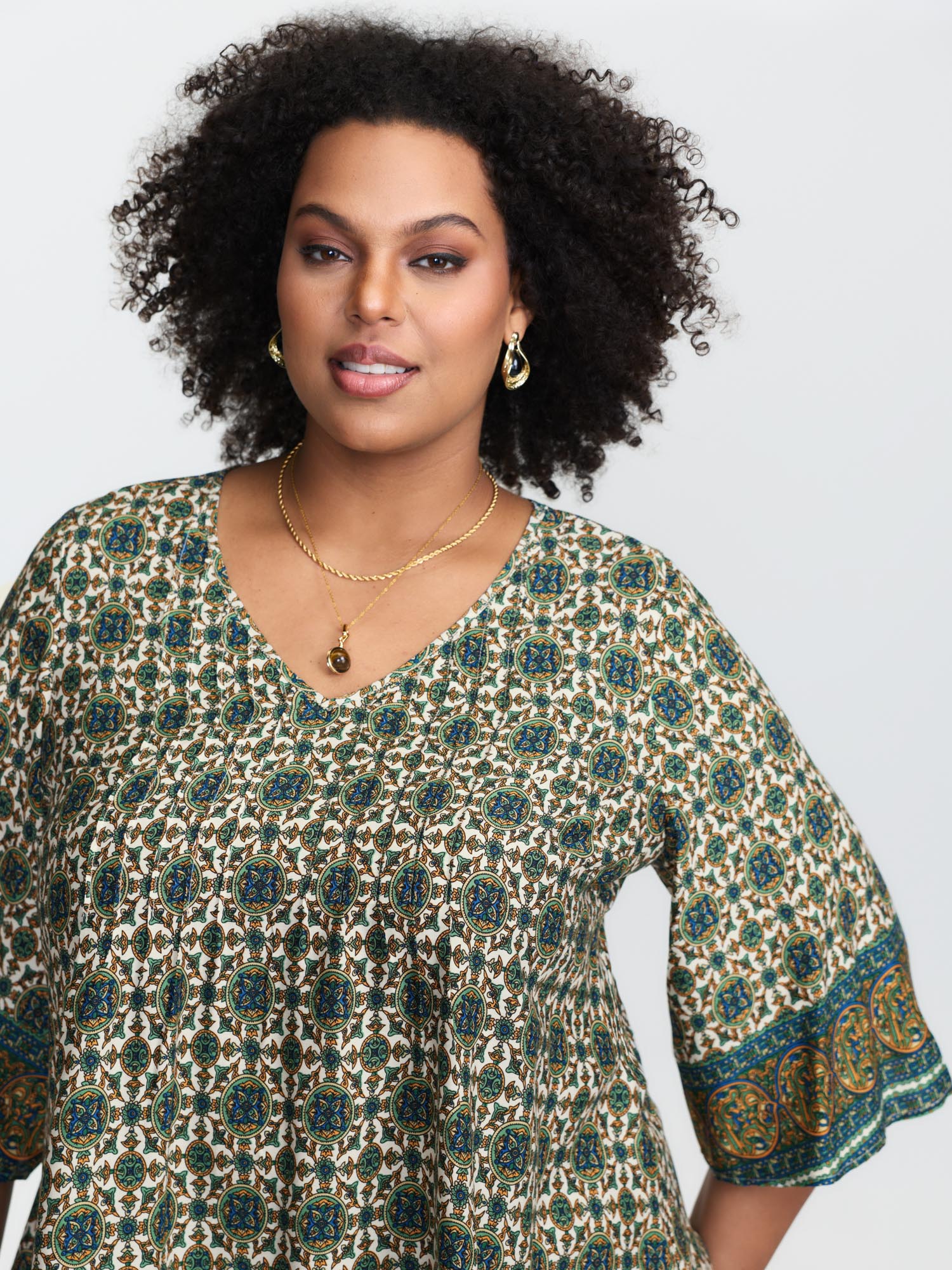 BloomChic Women's Plus Size Pin-Tuck Pleat Ornate Print Relaxed Fit Shirt Multicolor Ethnic Floral Vacation 3/4 Sleeve V-Neck 10/M