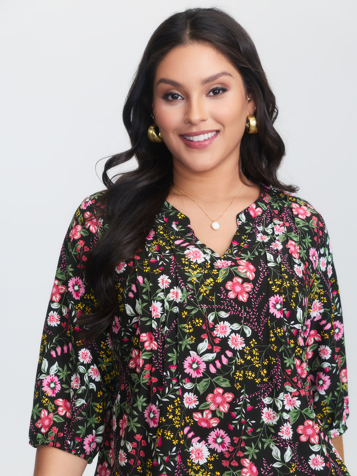 BloomChic Women's Plus Size Floral Print Notched Collar Shirt Black Floral Everyday-Elegant 3/4 Sleeve V-Notch Neck 10/M