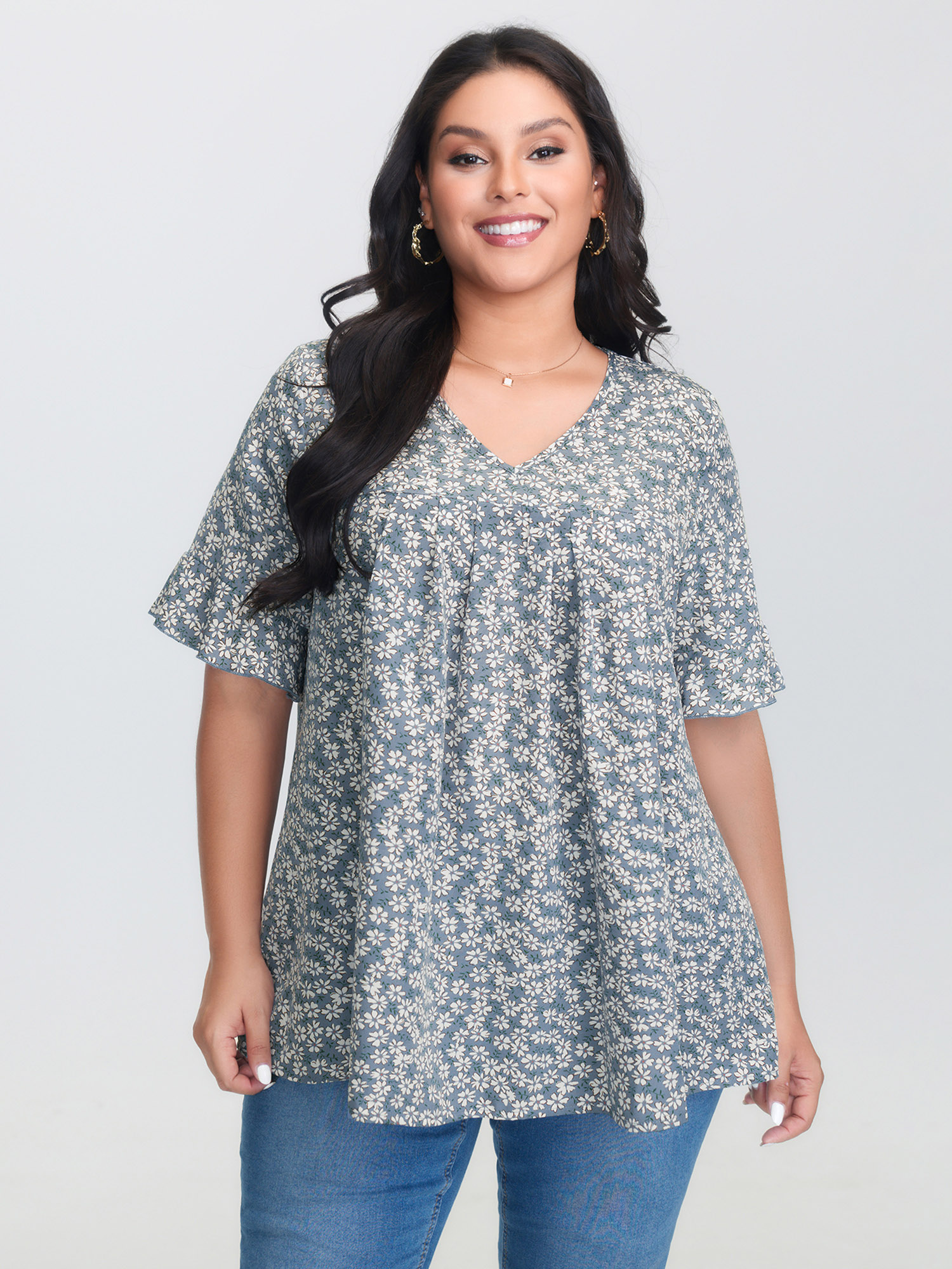 BloomChic Women's Plus Size Ditsy Floral Pleated Flared Sleeve Blouse LightBlue Ditsy Floral Everyday-Elegant Short sleeve V-Neck 10/M
